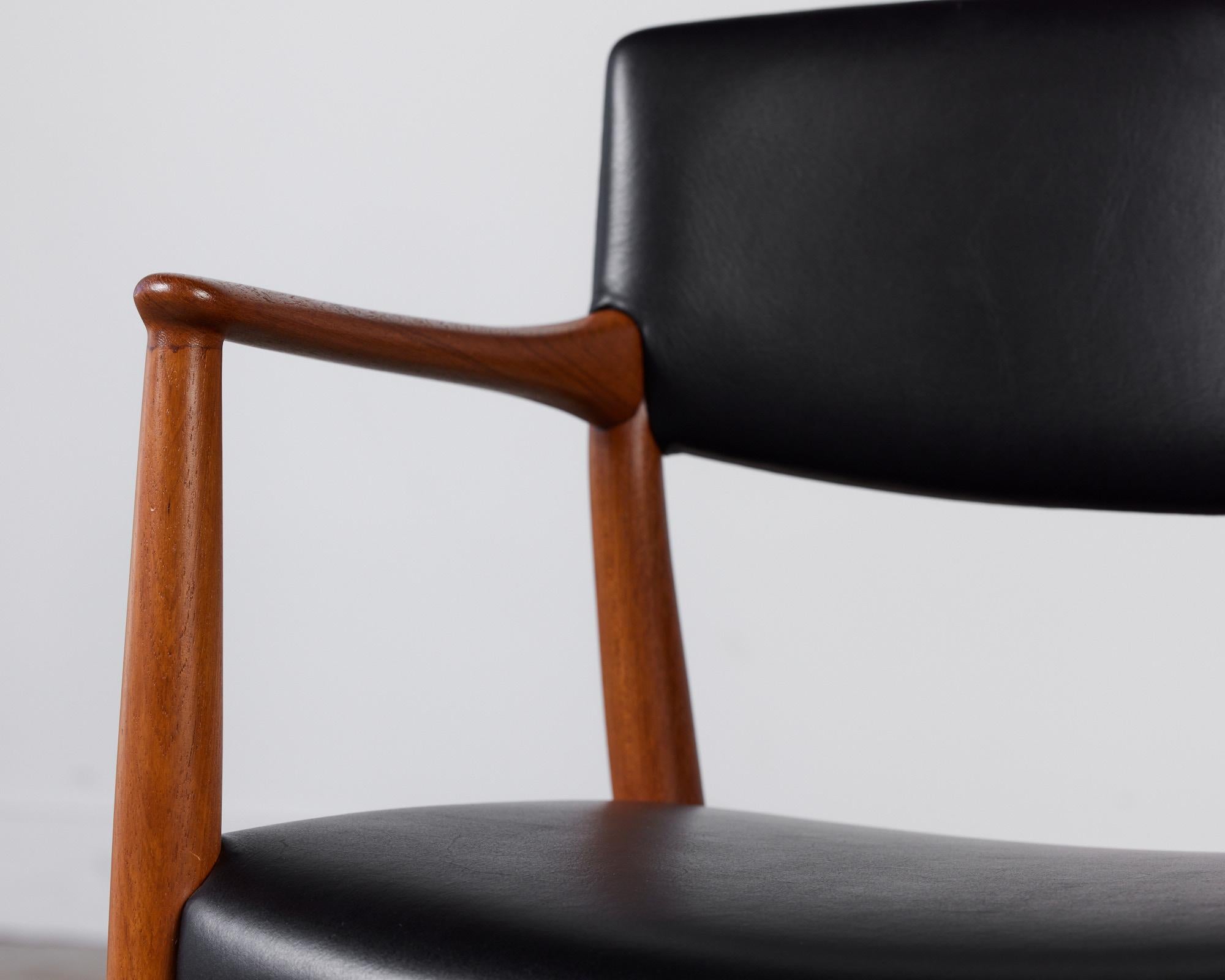 Ejner Larsen & Aksel Bender Madsen Leather & Teak Chair for Willy Beck For Sale 2