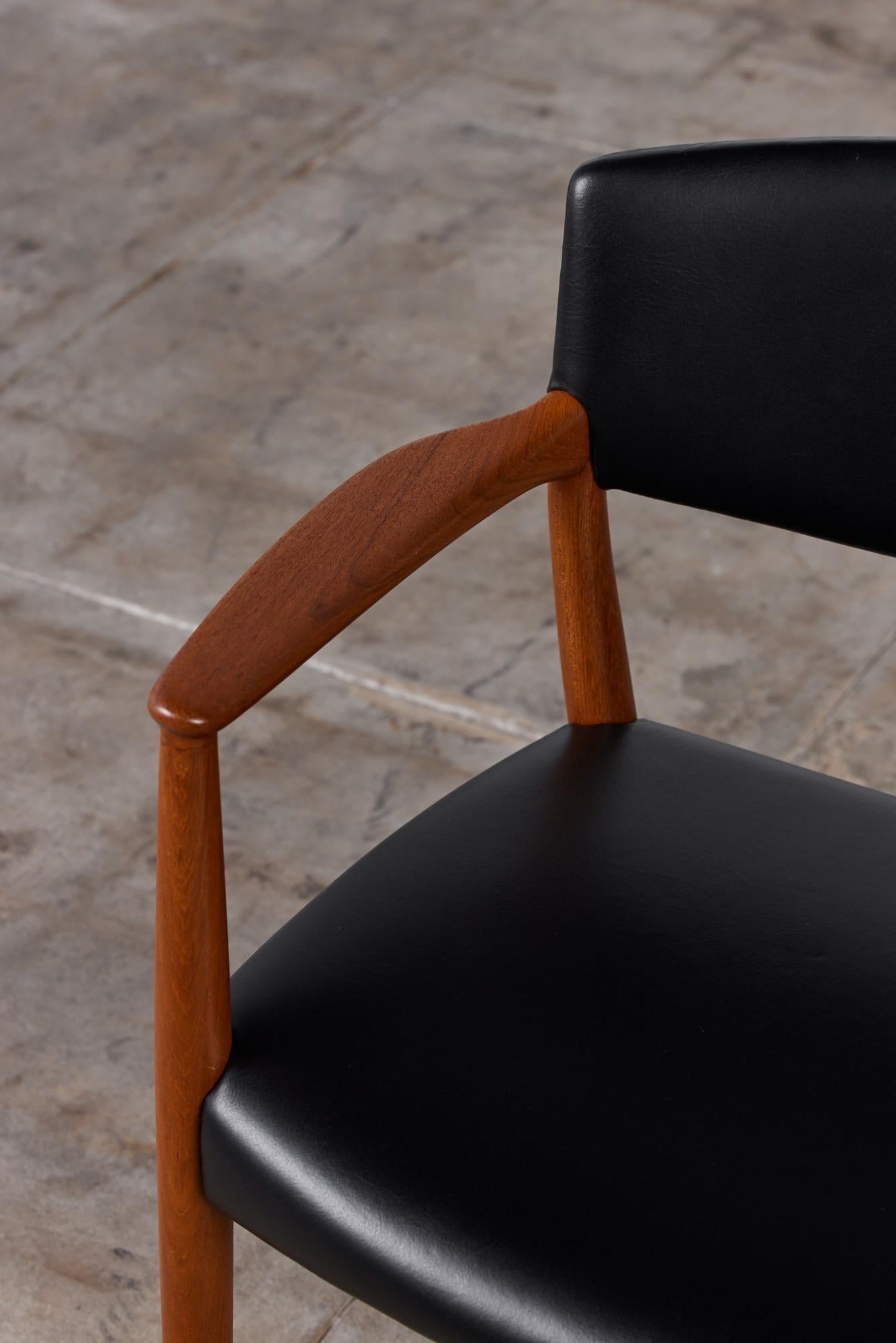 Ejner Larsen & Aksel Bender Madsen Leather & Teak Chair for Willy Beck For Sale 3