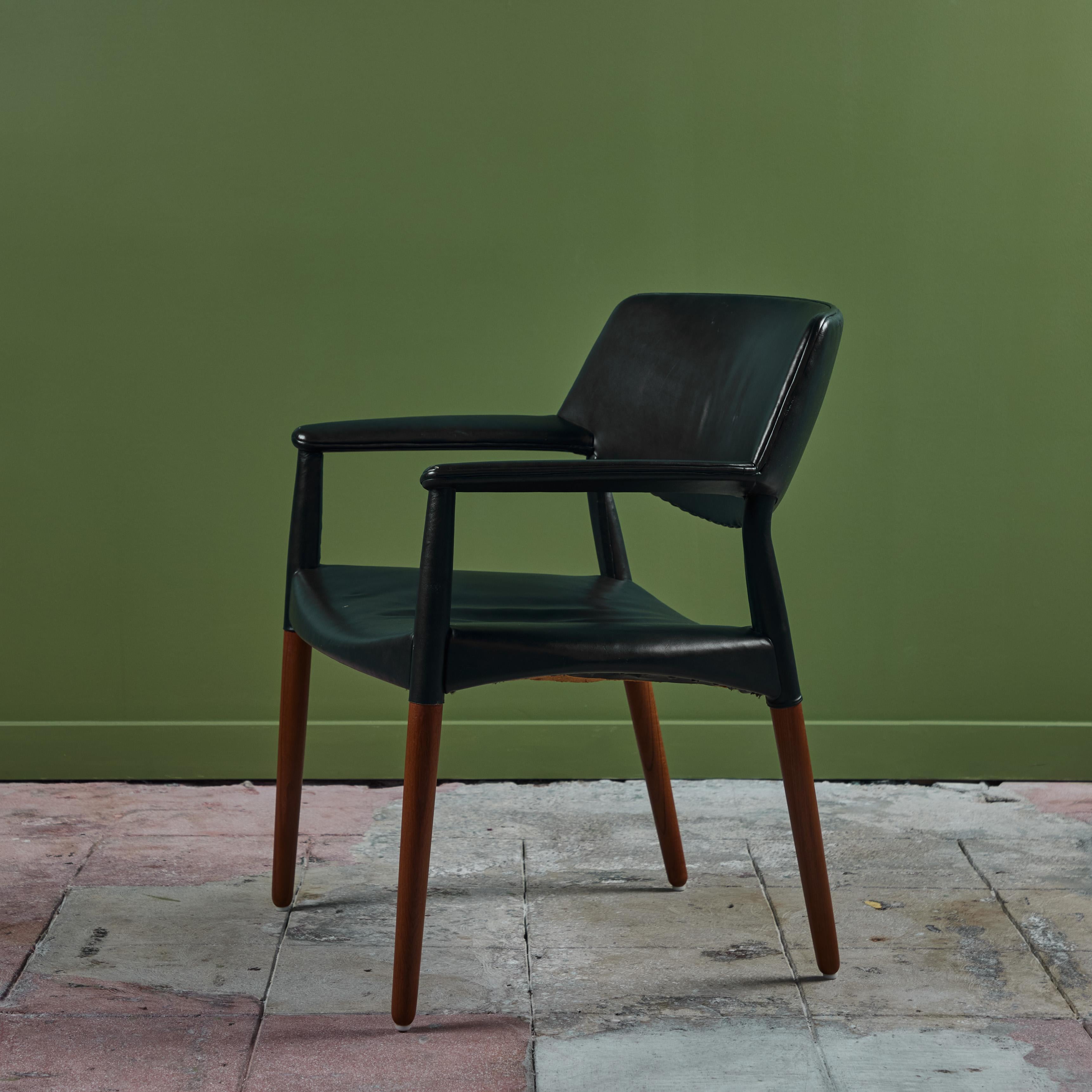 Ejner Larsen & Aksel Bender Madsen Leather Wrapped Teak Chair for Willy Beck In Good Condition For Sale In Los Angeles, CA