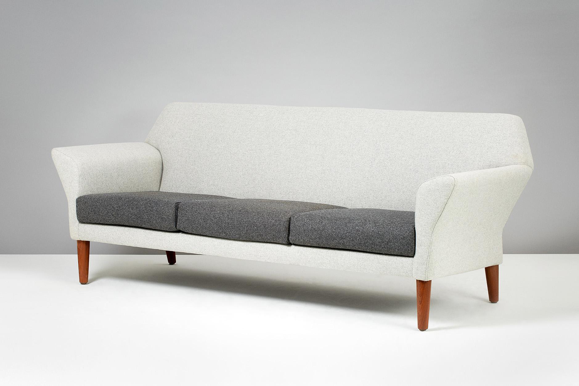Sofa with teak legs produced by master cabinetmaker Willy Beck. New upholstery in two-tone Kvadrat wool fabric. 

H: 78cm / D: 80cm / W: 200cm