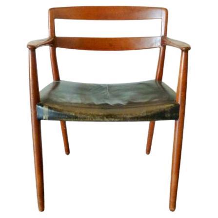 Ejner Larsen e Aksel Bender Madsen Poltrona con struttura in teak e pelle nera in vendita