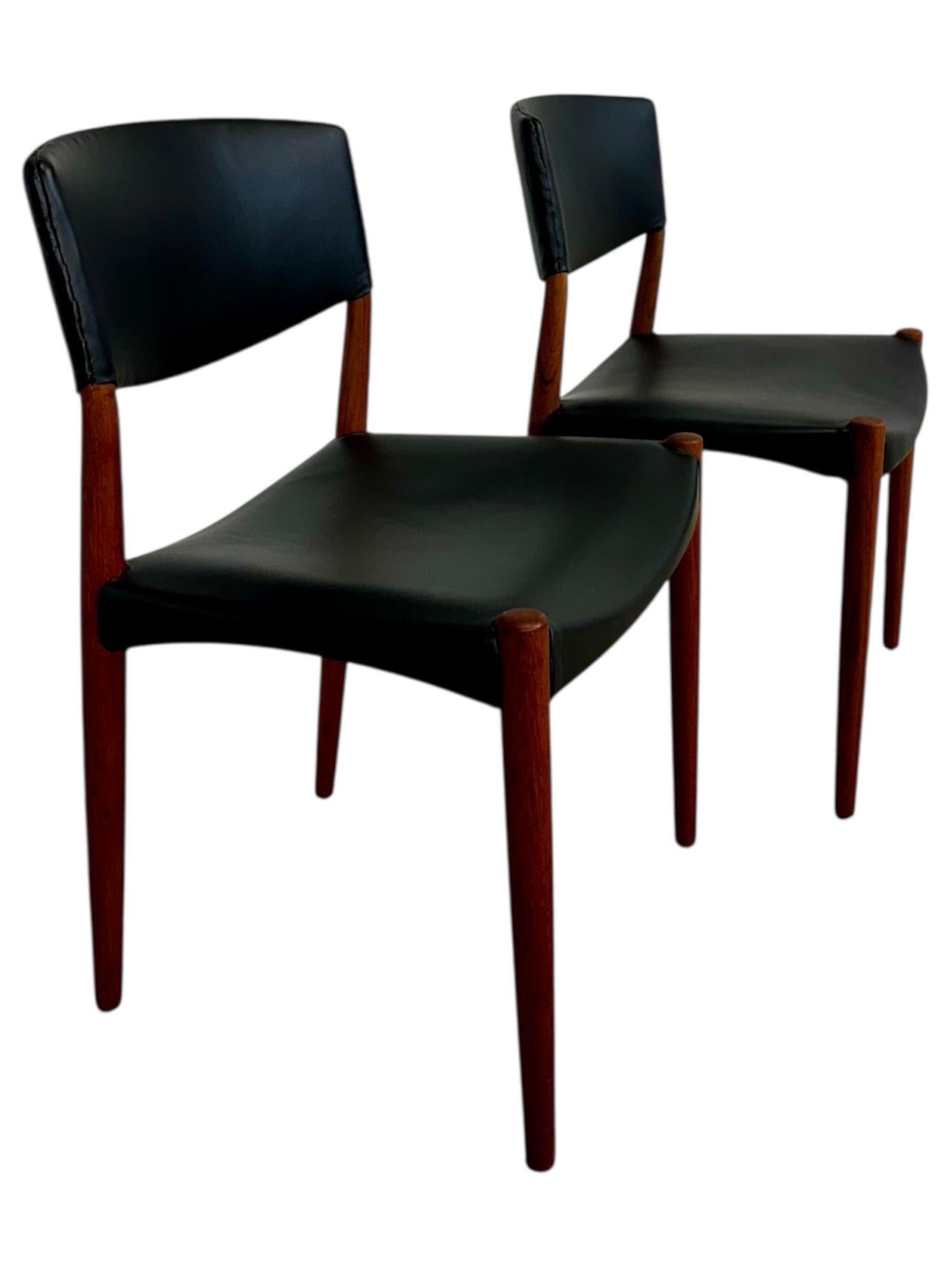 Ejner Larsen & Aksel Bender Madsen Teak Side Dining Chairs for Willy Beck, Denmark  1950.  Fully restored and new leather.  Captain chairs are in separate listing.
Measures 30.5” talll 19.75” wide 20” deep, seat height 17” 17” deep