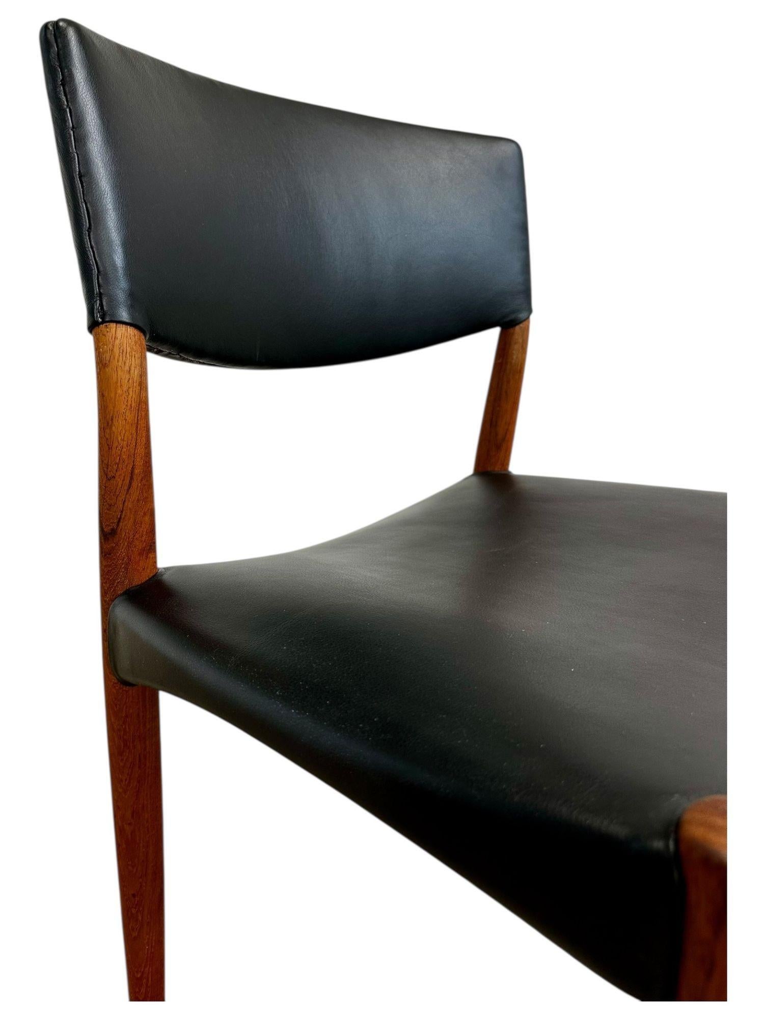 Ejner Larsen & Aksel Bender Madsen Teak Side Dining Chairs for Willy Beck, 1950 In Excellent Condition For Sale In Chicago, IL