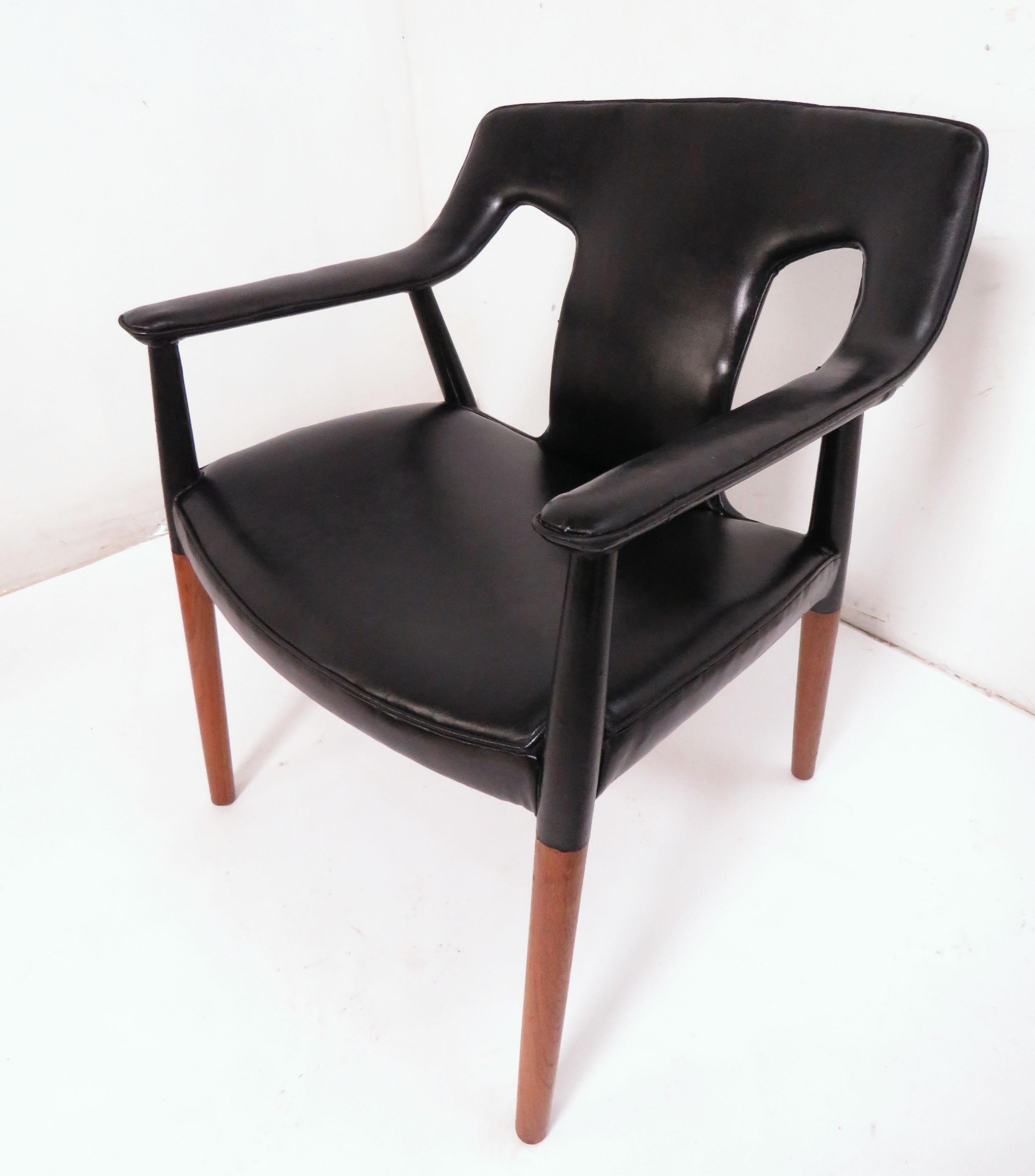 Ejner Larsen and A. Bender Madsen Danish Teak Lounge Chair and Ottoman Set For Sale 5