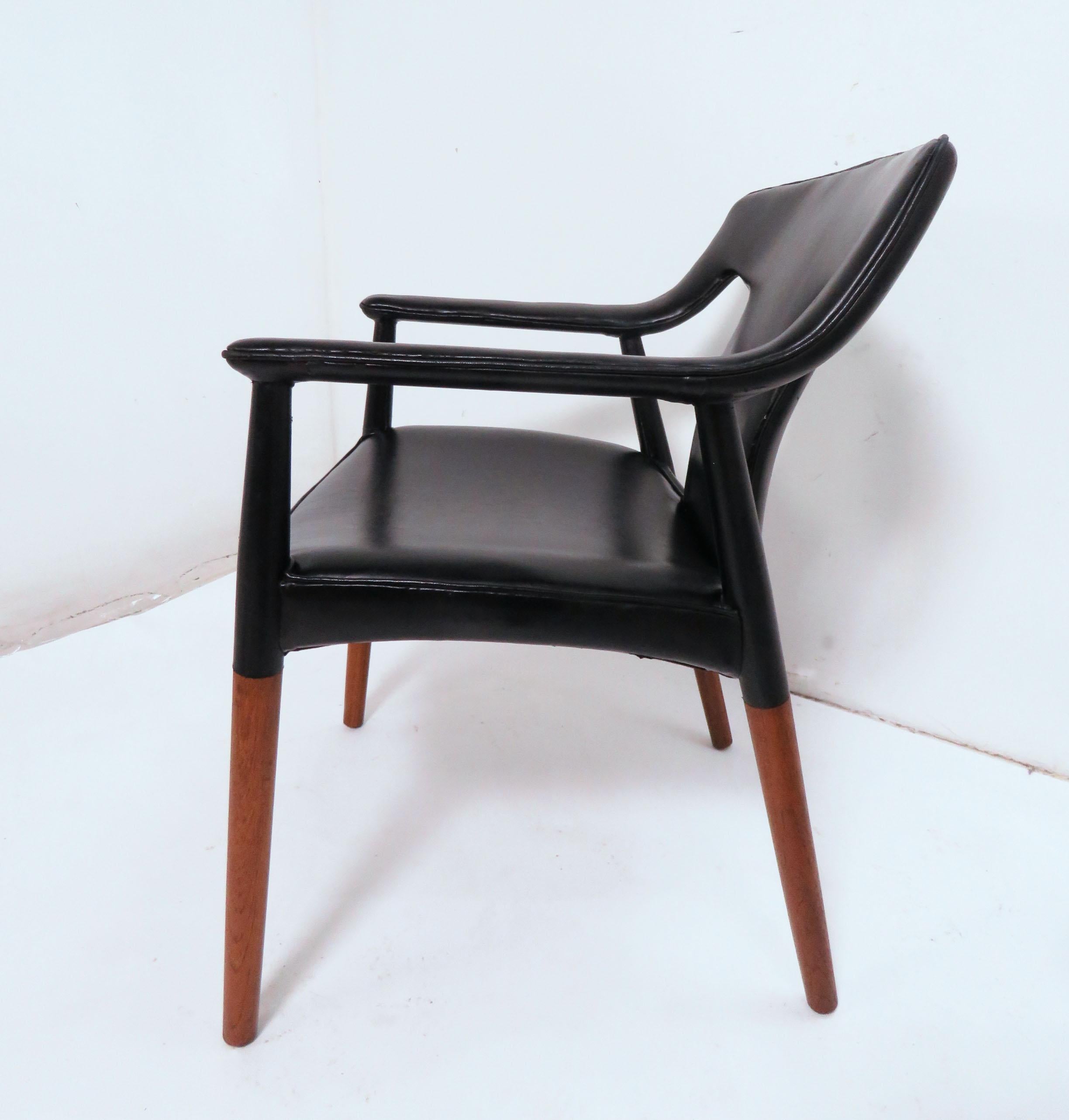 Ejner Larsen and A. Bender Madsen Danish Teak Lounge Chair and Ottoman Set For Sale 6