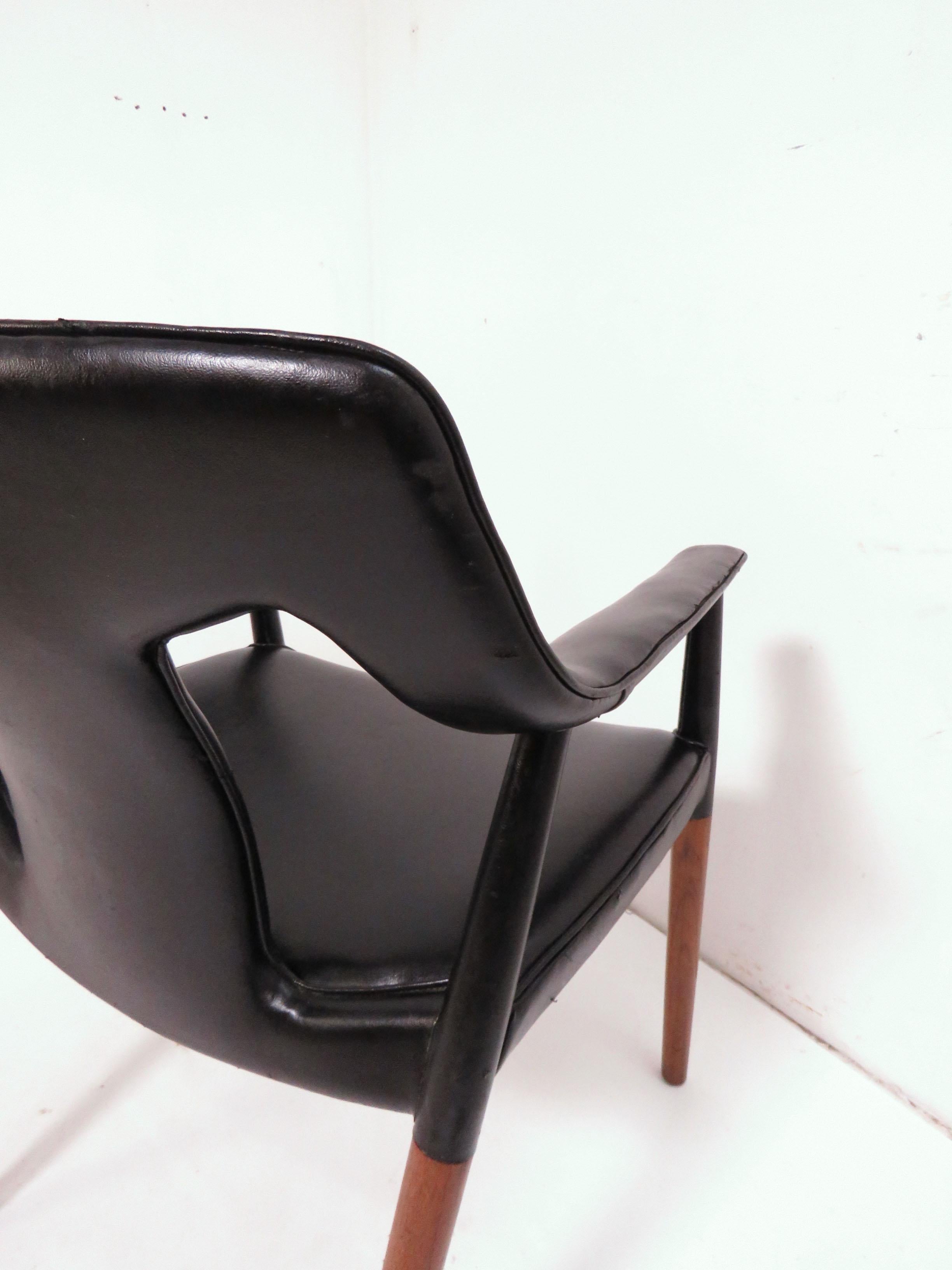 Ejner Larsen and A. Bender Madsen Danish Teak Lounge Chair and Ottoman Set For Sale 8