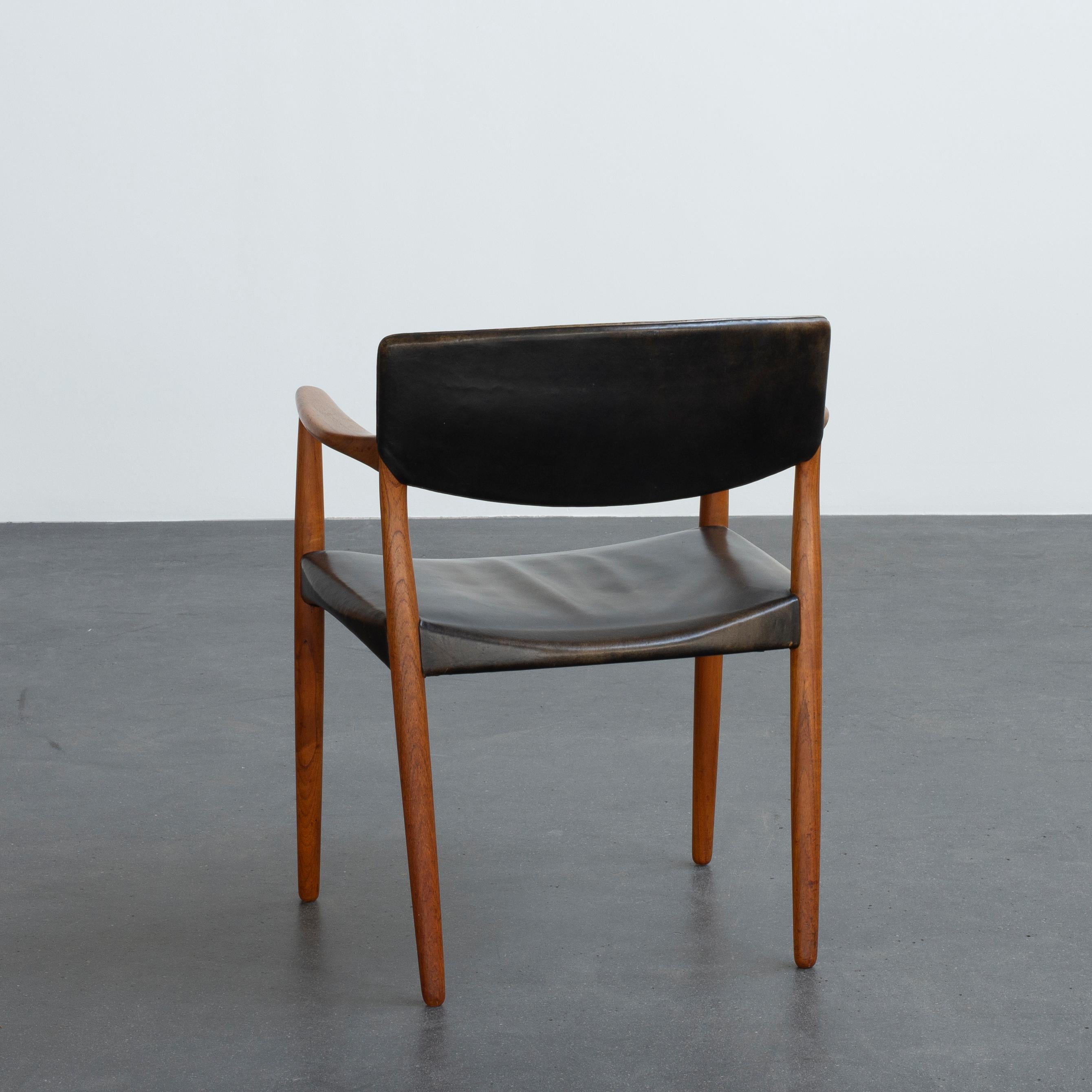 Scandinavian Modern Ejner Larsen and Aksel Bender Madsen Armchair for Willy Beck For Sale