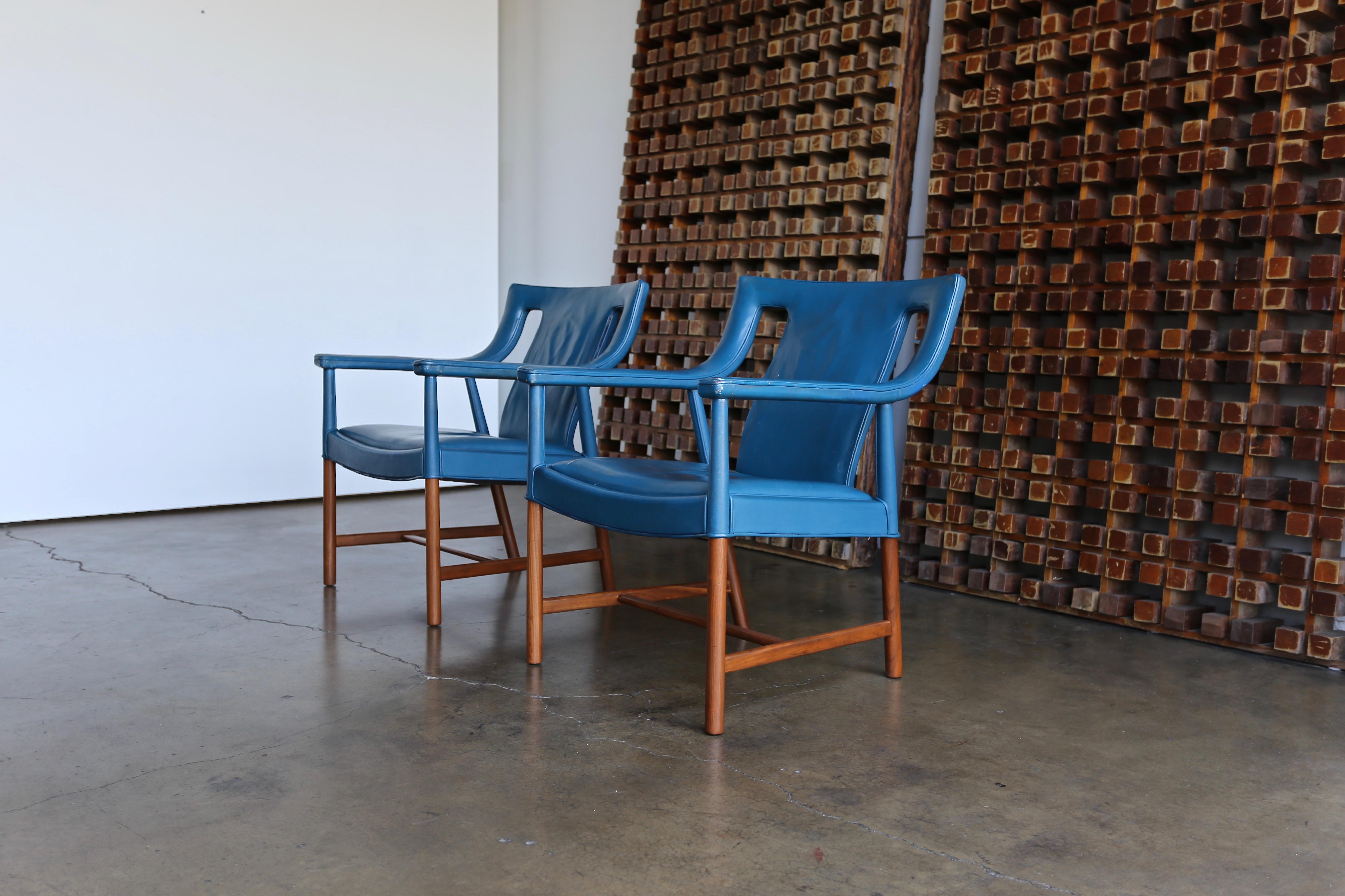 Ejner Larsen and Aksel Bender Madsen blue leather armchairs. Model LP48. Manufactured by Ludvig Pontoppidan, Denmark, circa 1950.
