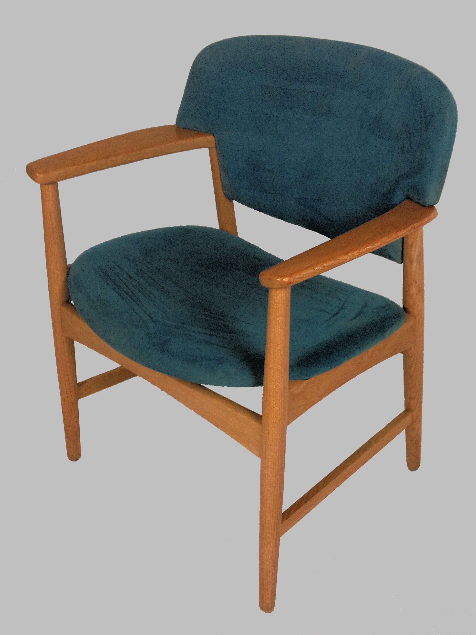 Scandinavian Modern Ejner Larsen and Axel Bender Madsen Oak Armchair / Desk Chair, Inc. Reupholstery For Sale
