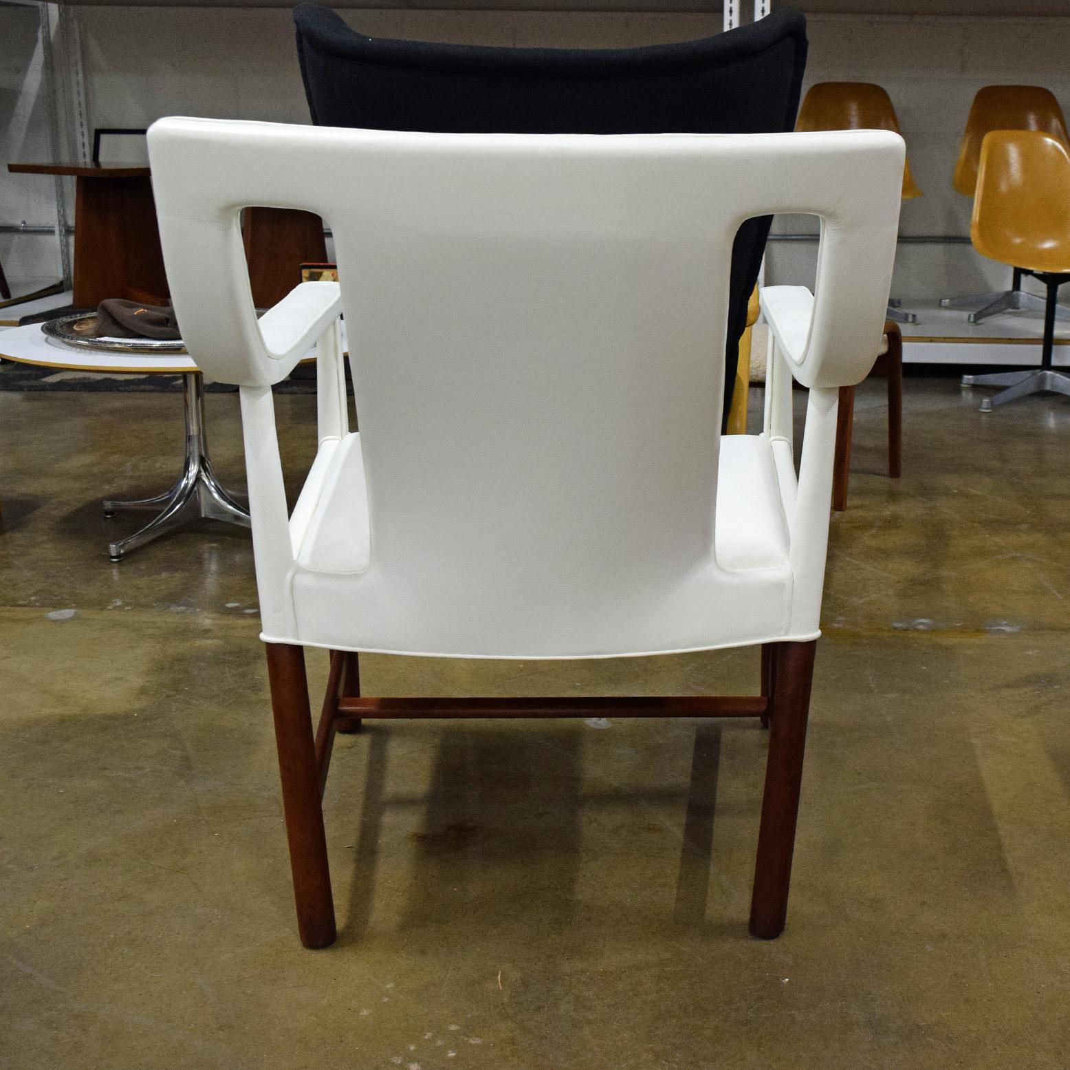 Scandinavian Modern Ejner Larsen / Axel Bender Madsen Easy Chair For Sale