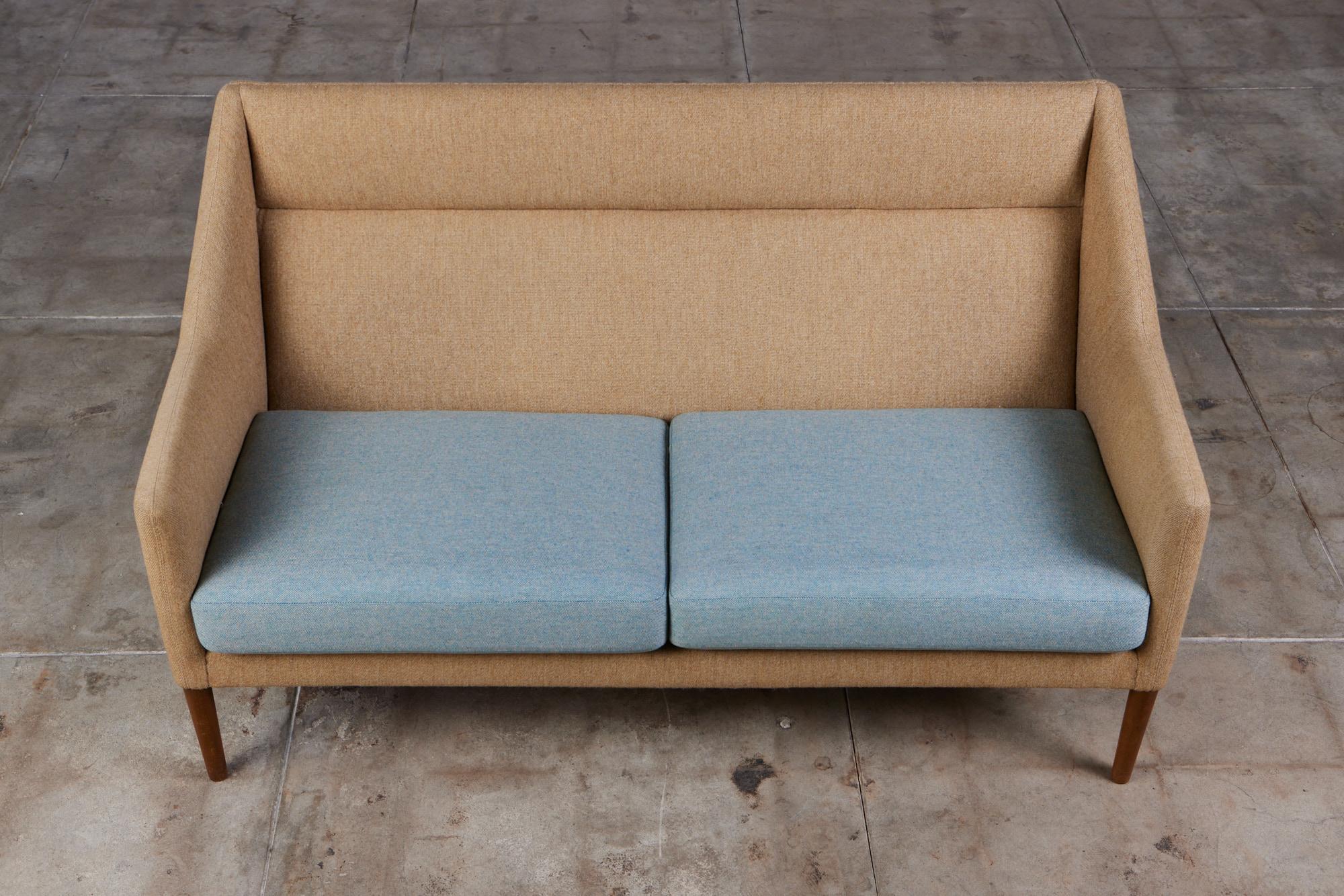 Danish Ejner Larsen & Axel Bender Madsen Settee for Fritz Hansen For Sale