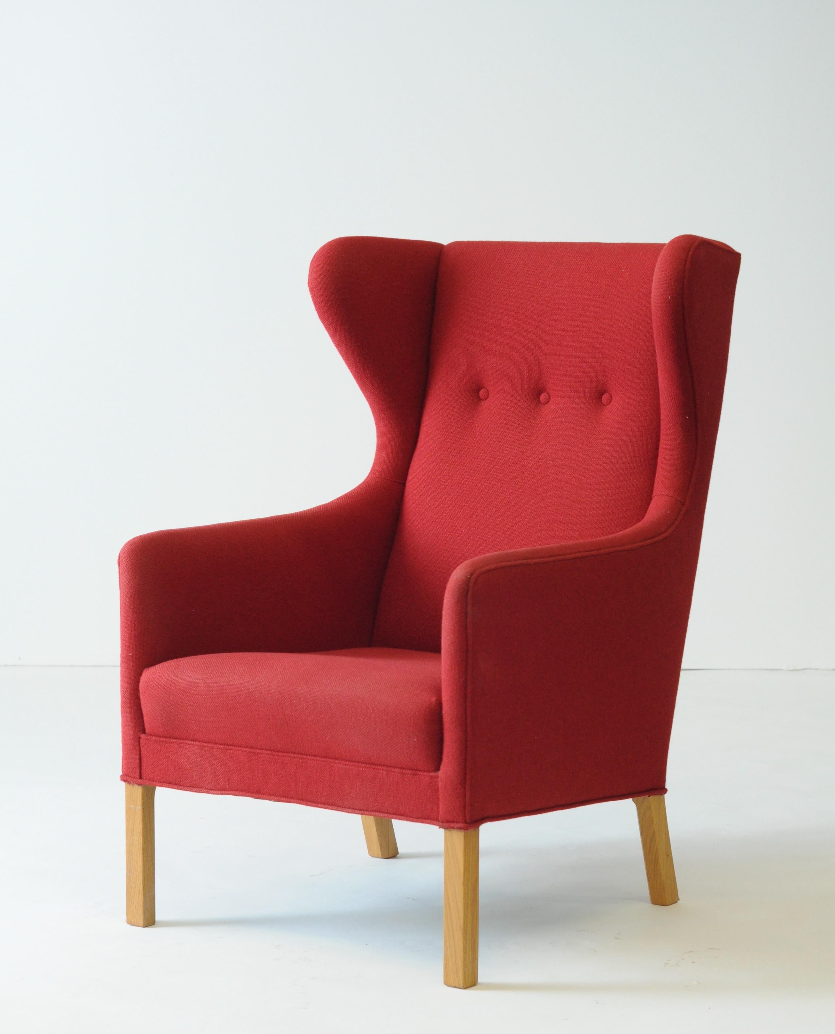 A stunning wingback chair designed by Ejnar Larsen for the Morten Olsen, 