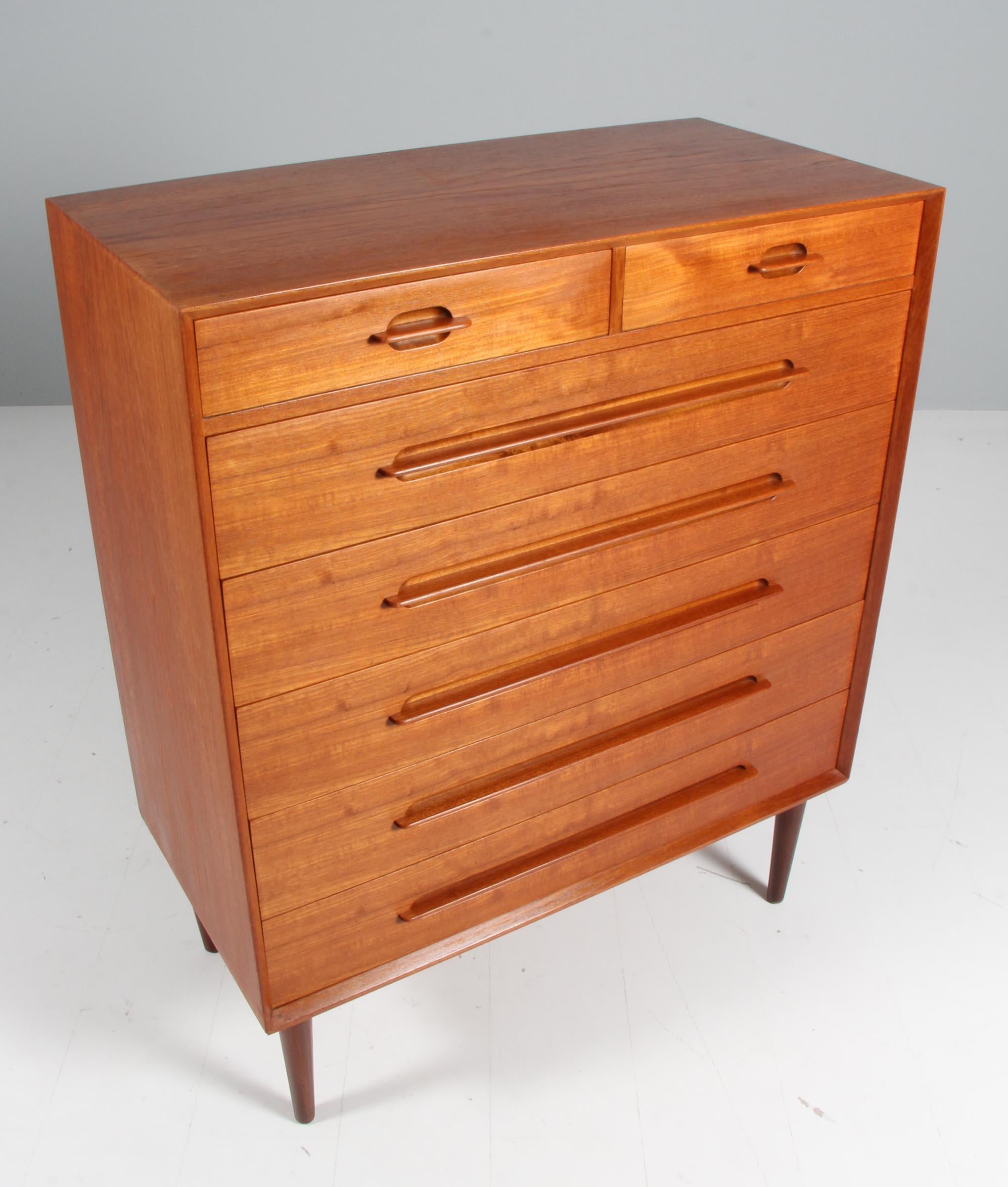 Very rare chest of drawers / bureau model 91 designed by Ejvind A. Johansson. Produced by Gern Møbelfabrik in Denmark.

