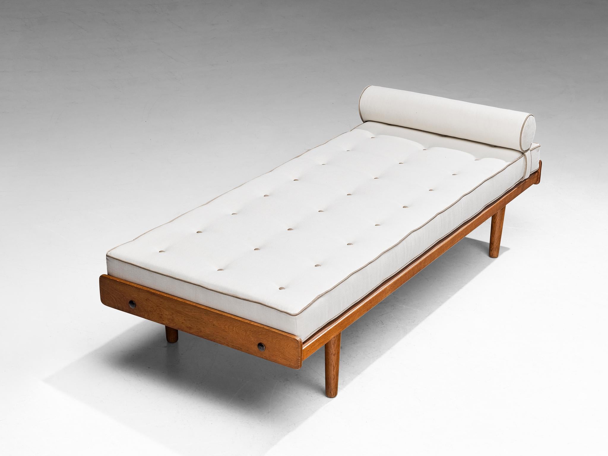Ejvind A. Johansson for FDB Møbler, daybed, model 'G19', oak, Denmark, 1957

A simple and minimalist bed designed by Danish furniture designer Ejvind A. Johansson. The construction of this design is based on clear lines and pure shapes. The legs are