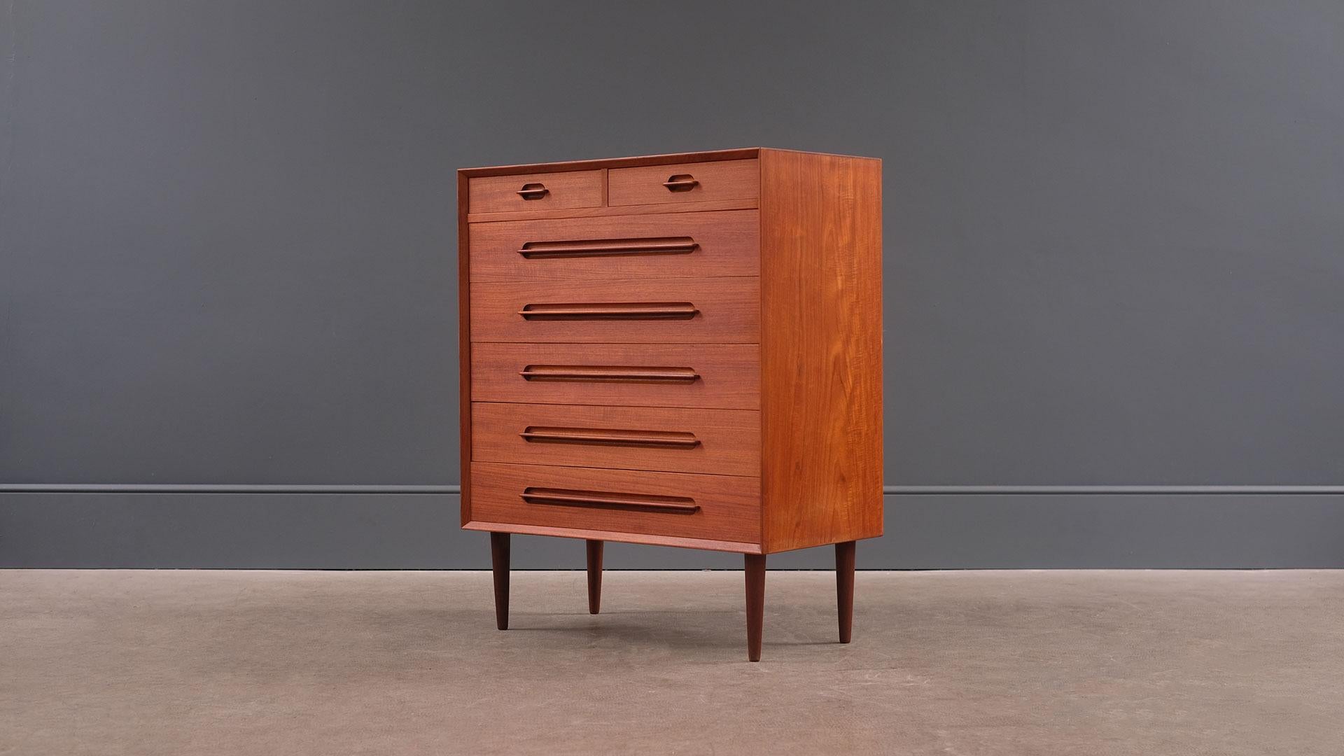 Wonderful large chest of drawers designed by Ejvind Johansson for Gern Møbelfabrik, Denmark. Superior quality piece with solid teak drawers and beautifully sculptured drawer handles. Great piece.