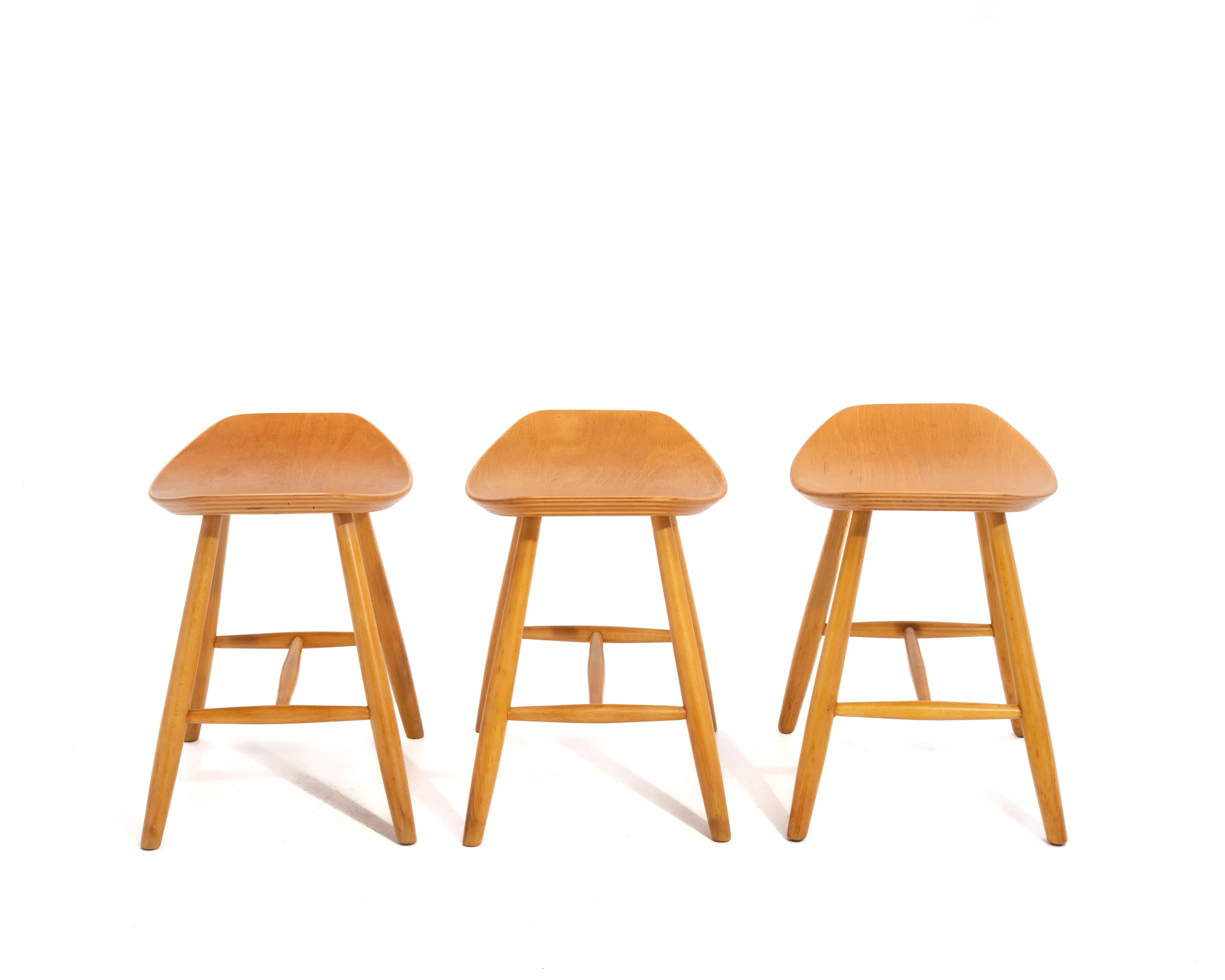 Milieu du XXe siècle Ejvind Johansson J36 Tabouret FDB Mobler Danemark 1960s Mid Century Modernity set of 3 en vente