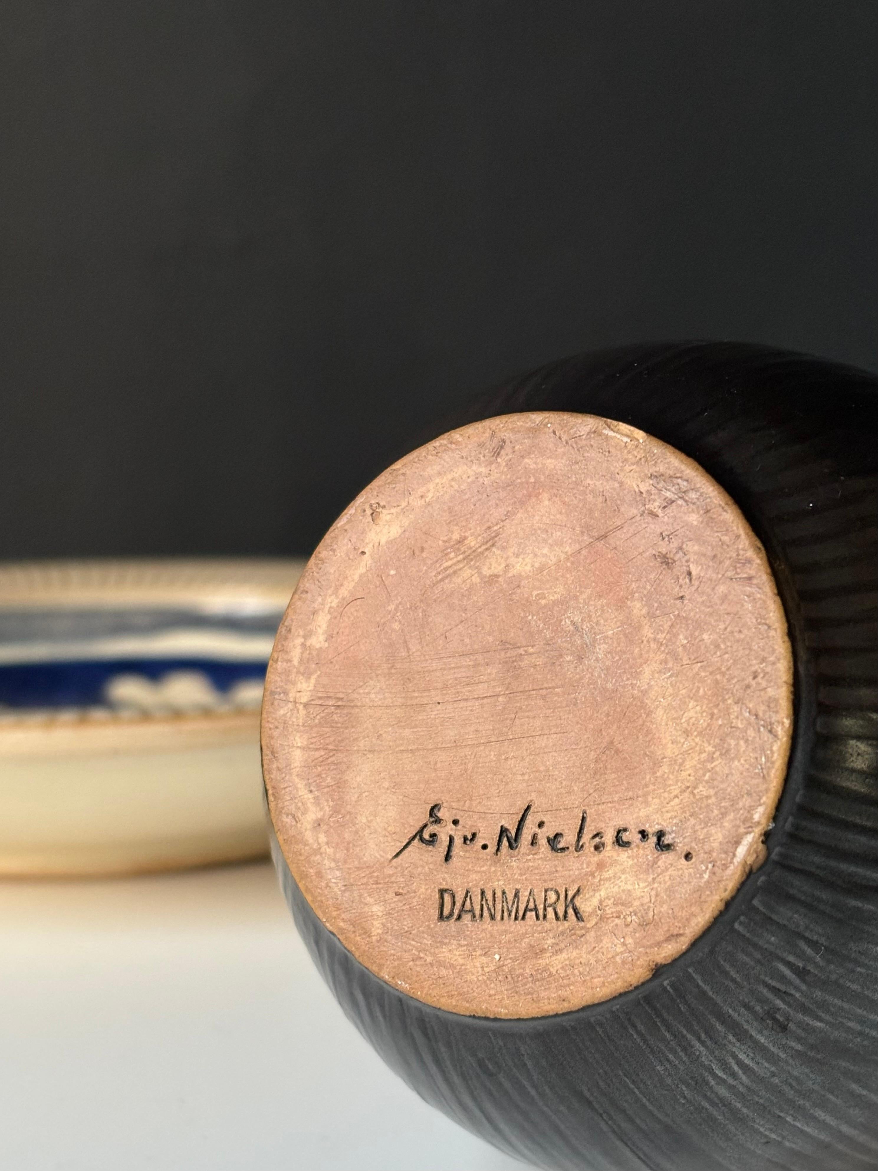 XX secolo Vaso in gres nero Ejvind Nielsen, Danimarca, anni '60 in vendita