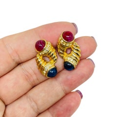 EK signed vintage gold tone ruby sapphire glass designer clip on earrings