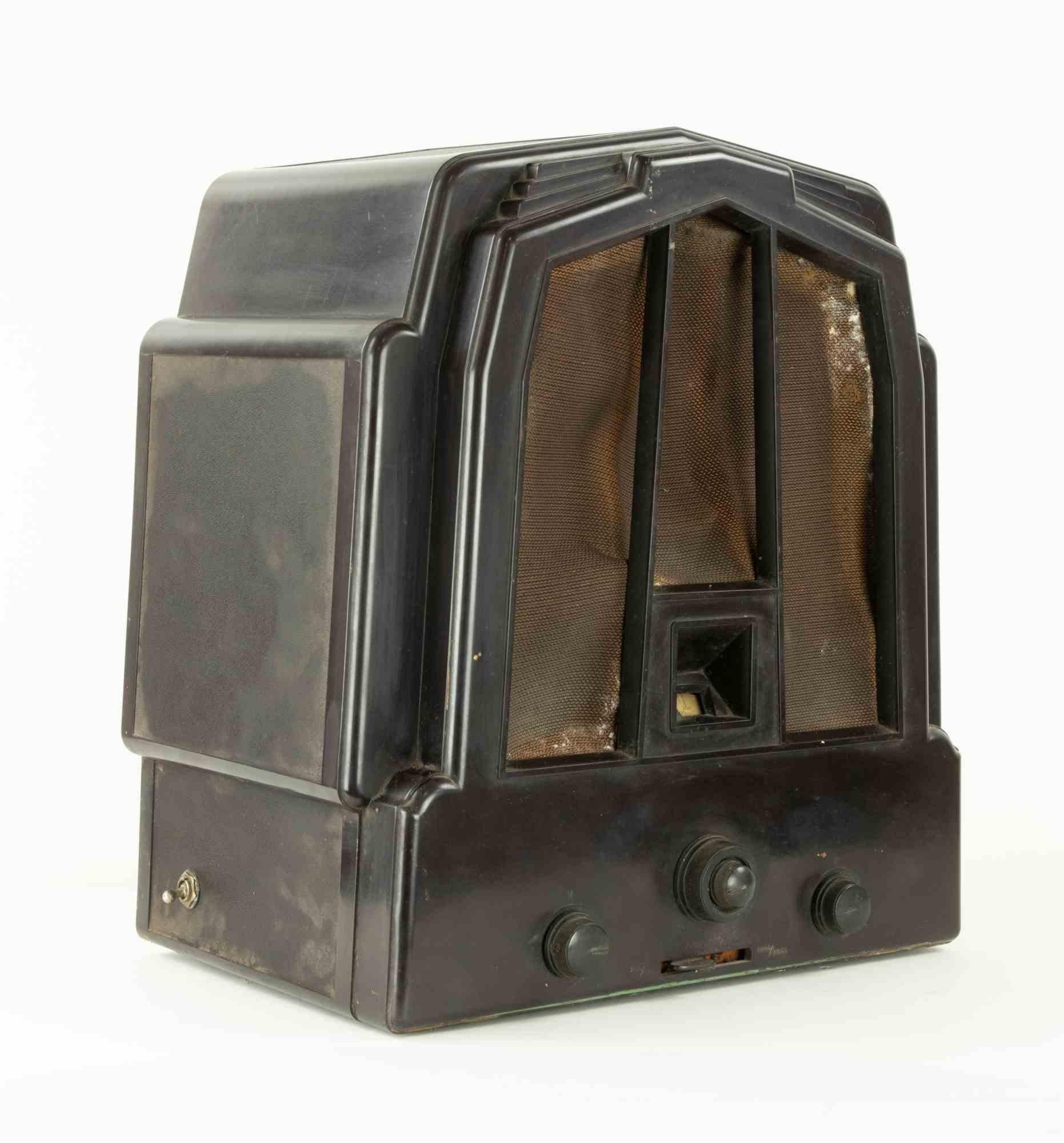 Récepteur radio Ekco Type RS2.

Produit en 1932 ca.

État moyen en raison de l'époque.