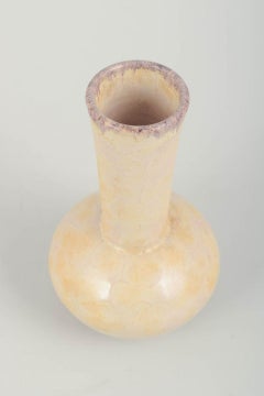 Ekeby, Svezia. Vaso in gres smaltato con smalto craquelé giallo pallido.