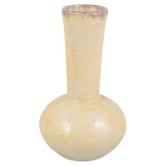 Ekeby, Svezia. Vaso in gres smaltato con smalto craquelé giallo pallido.