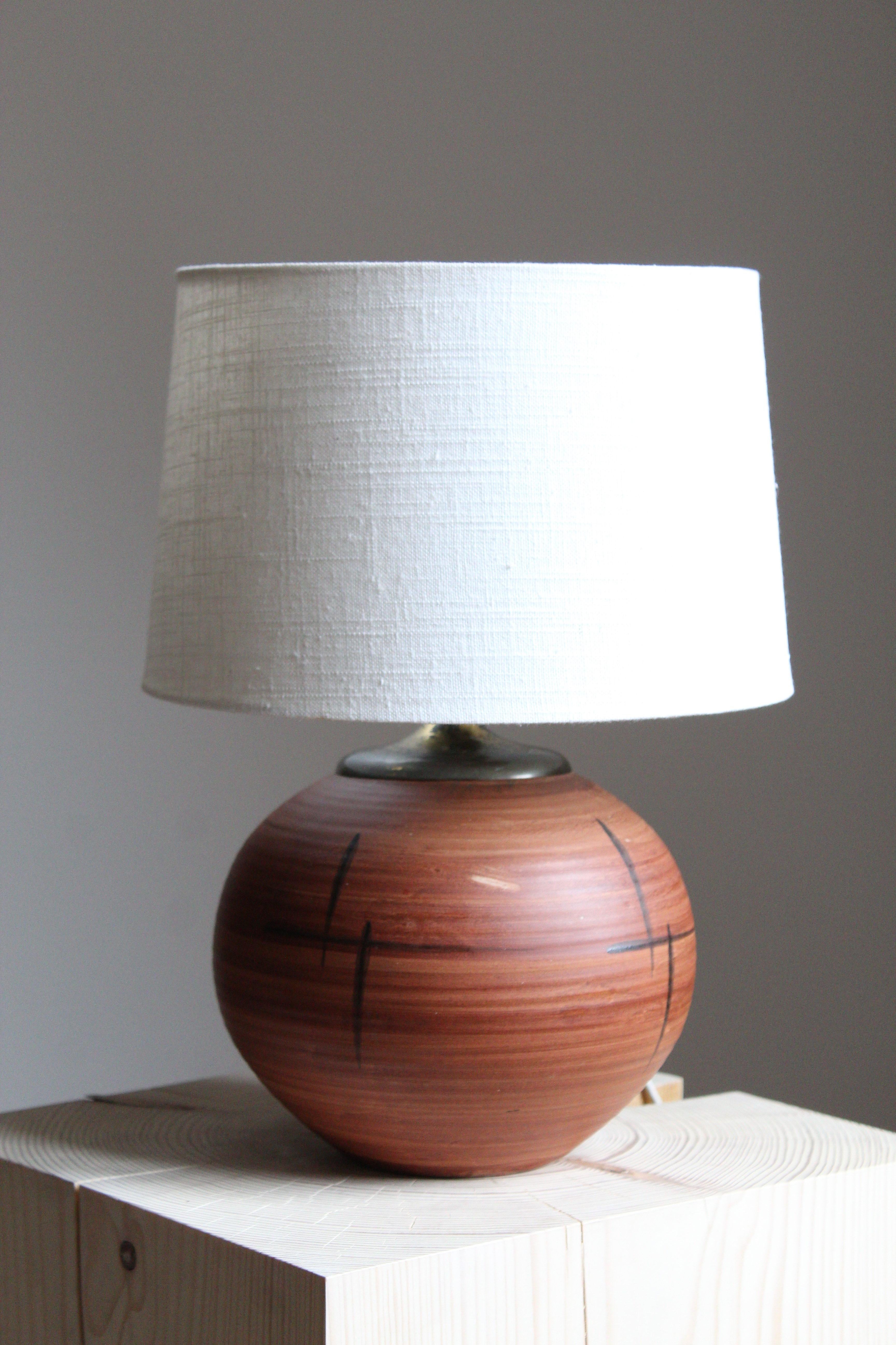 A table lamp by iconic Swedish ceramic firm Ekeby. In glazed and hand-painted ceramic. Marked. Sold without lampshade.

Other designers of the period include Axel Salto, Carl Harry Stålhane, Berndt Friberg, Lisa Larsson, and Wilhelm Kåge.