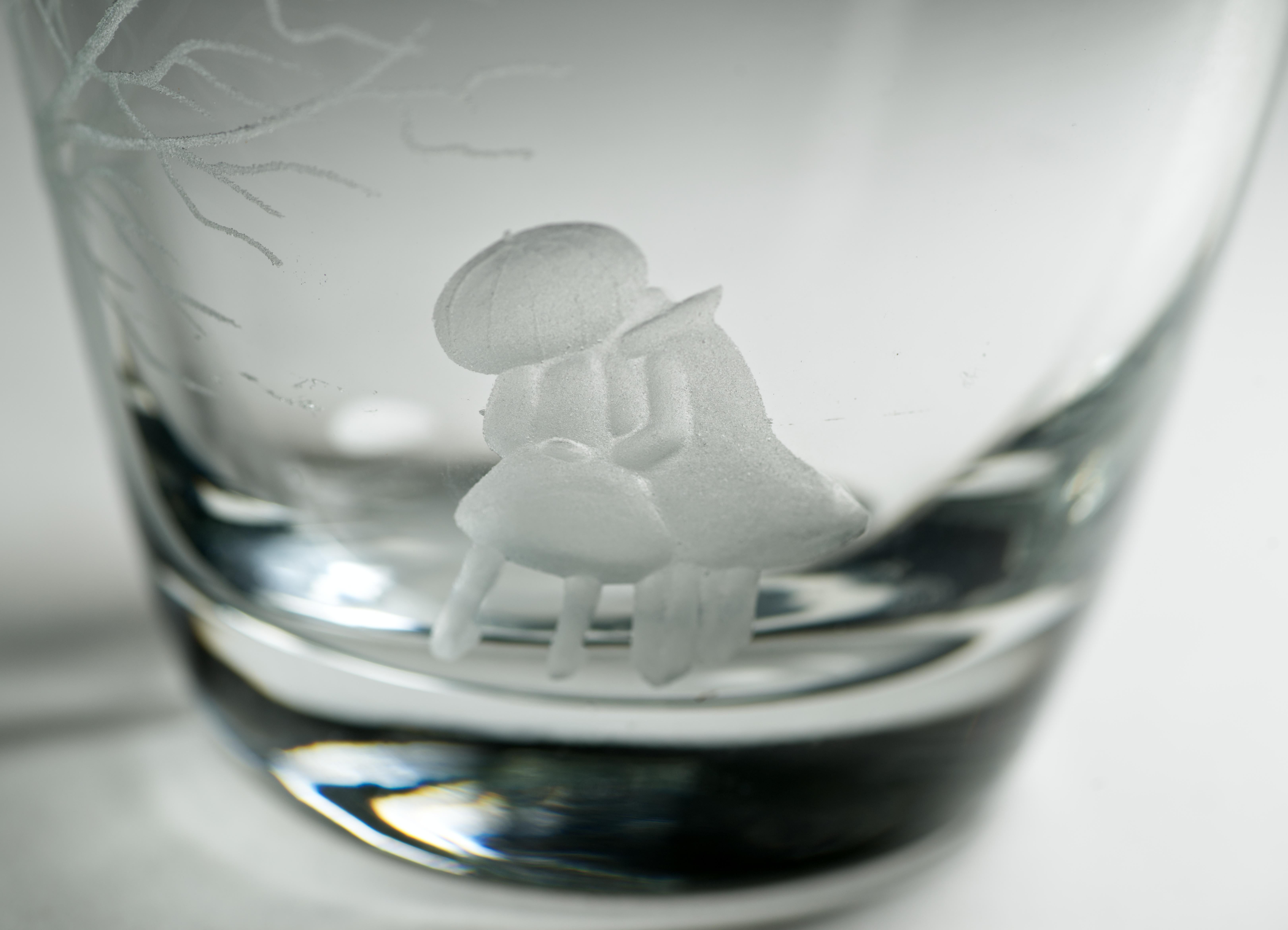 Vaso di cristallo inciso Ekenäs Sweden, si illumina ai raggi UV in vendita 5
