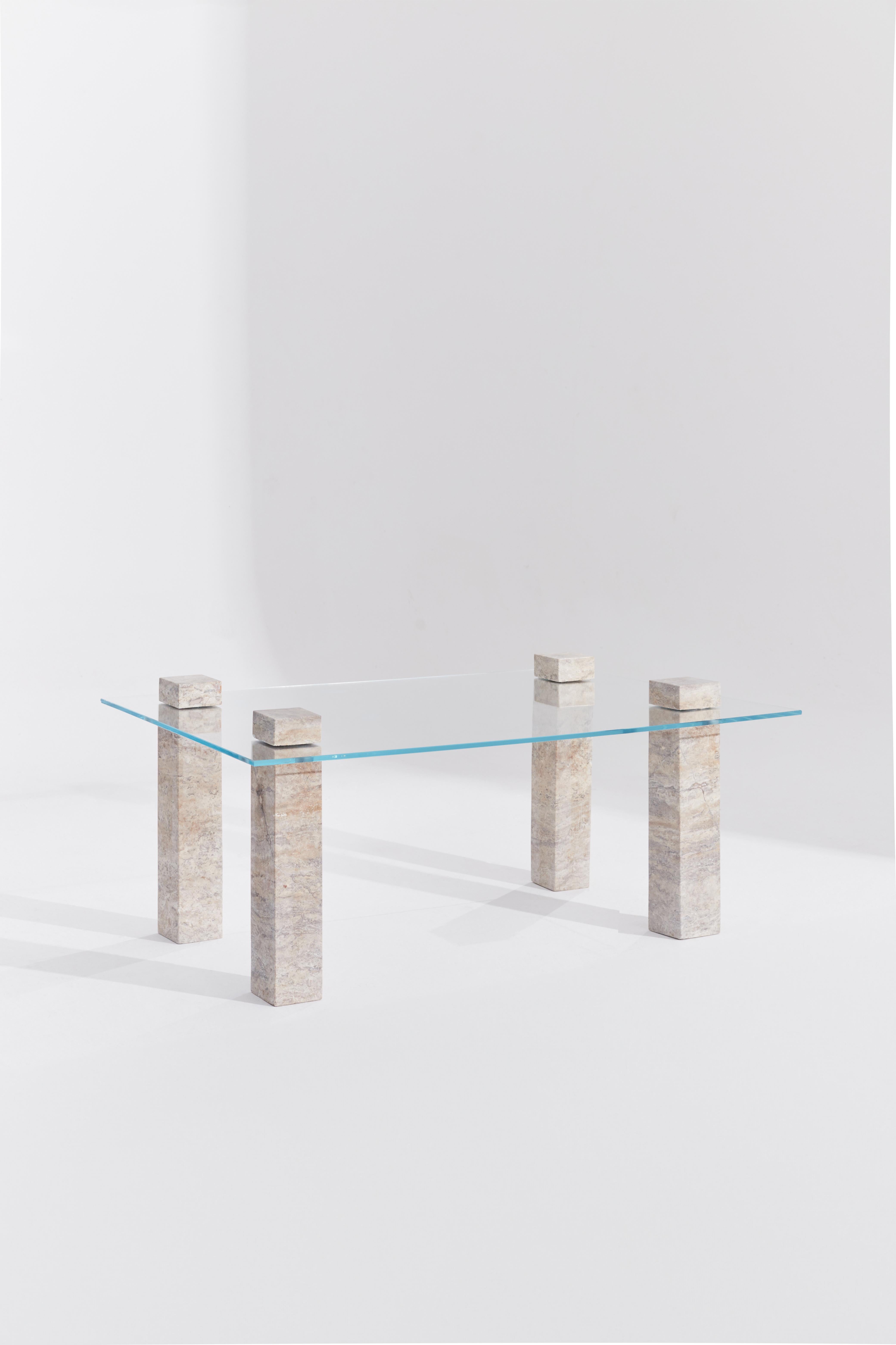 Table basse Ekho en travertin argenté par RAFFINATO
Dimensions : 60 x 100 x 45 cm : D 60 x 100 x H 45 cm.
MATERIAL : Travertin argenté et verre.

Cette table est disponible en différentes options de pierre : Travertin rouge, Travertin clair,