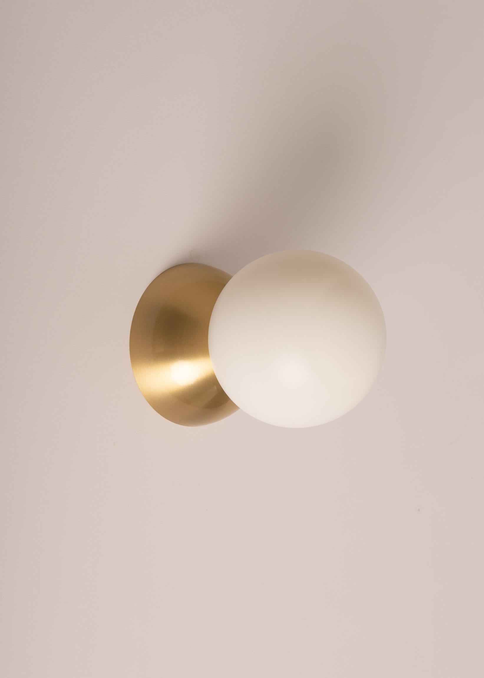 Eklipso Brass Wall Sconce by Simone & Marcel
Dimensions: D 19,5 x W 14 x H 14 cm.
Materials: Brass and glass.

Available in different marble, brass, steel and alabaster options and finishes. Custom options available on request. Please contact us.