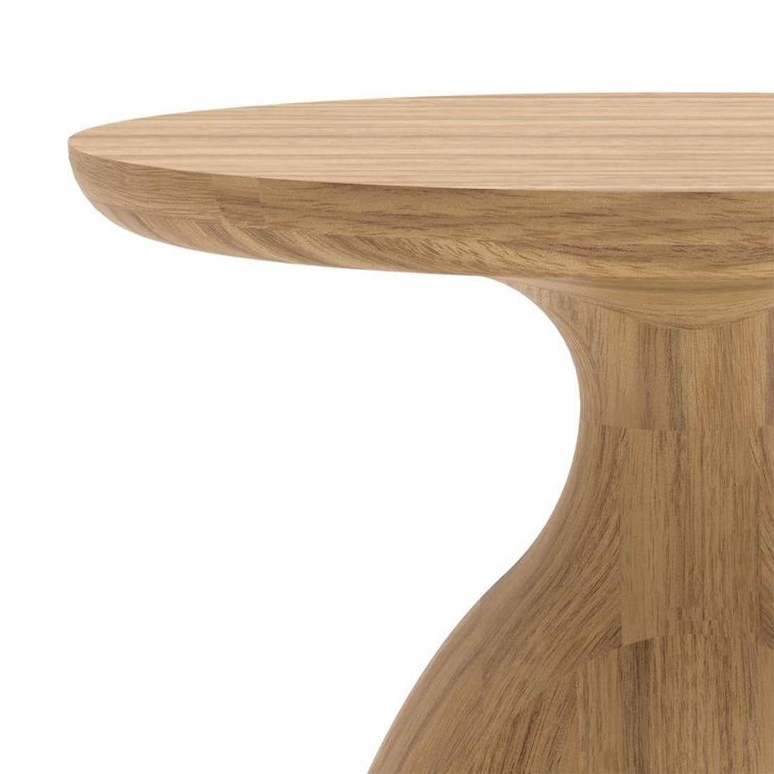Side Table Eko Natural Large with all structure in
solid teak in natural finish. Teak with water repellent 
treatment.