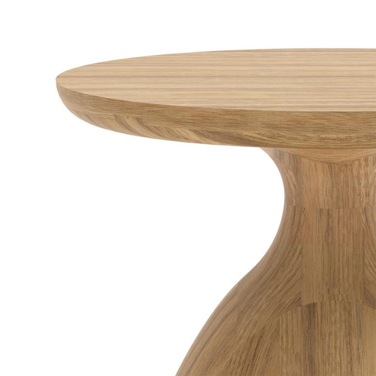 Side Table Eko Natural Medium with all structure in
solid teak in natural finish. Teak with water repellent 
treatment.