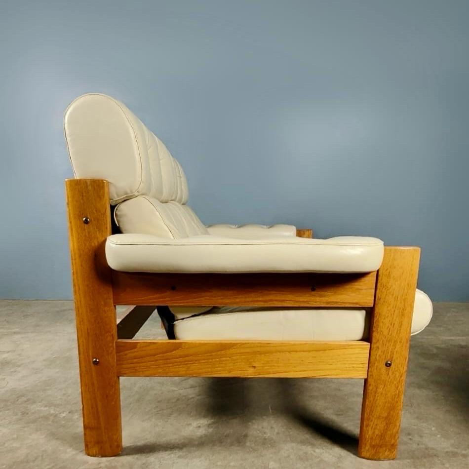 Mid-Century Modern Ekornes Amigo assorti Stressless Two Seater Sofa & fauteuil en cuir crème en vente