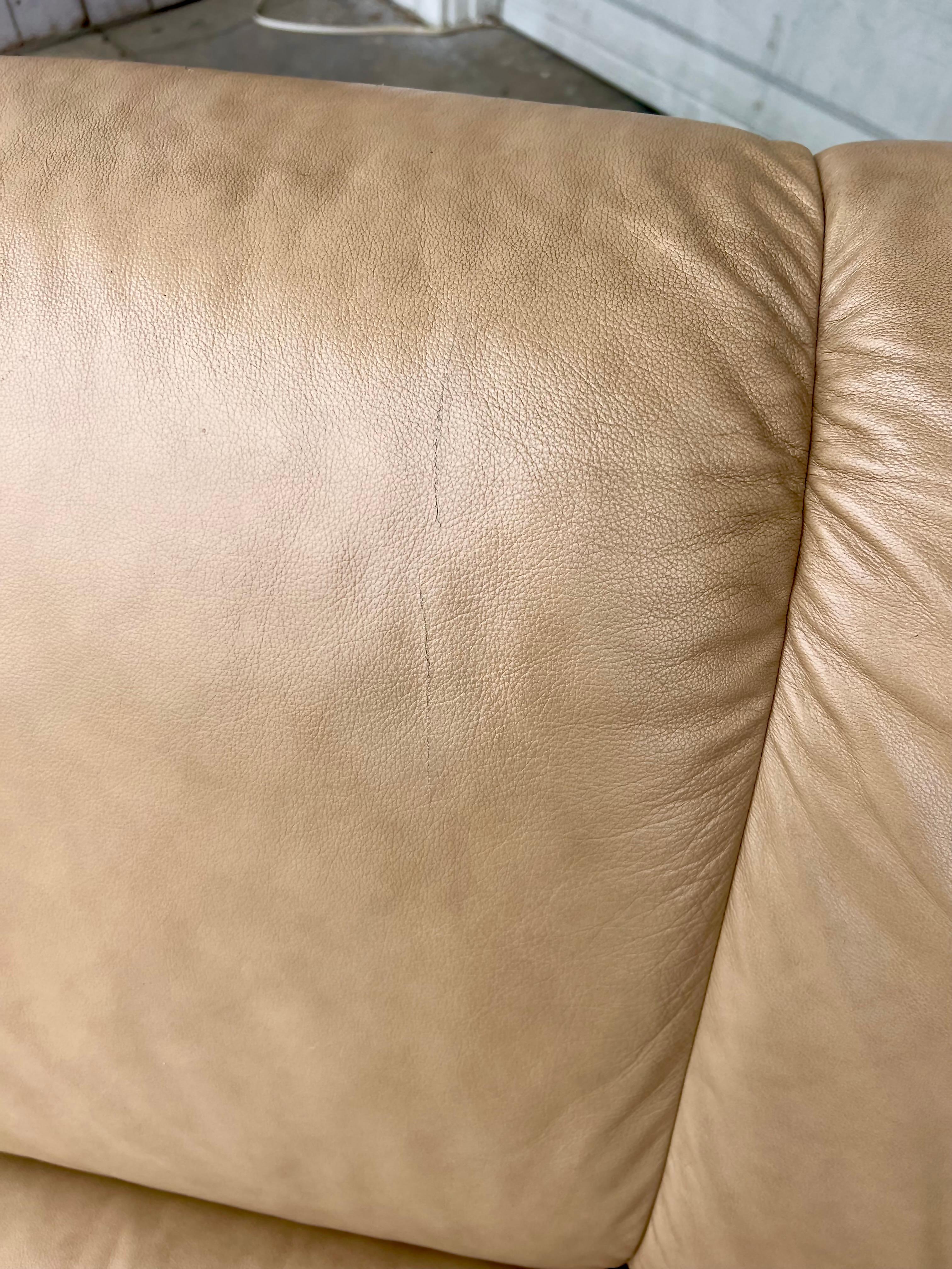 EKORNES Collection Manhattan Sofa Beige Leather with Teak Frame 5