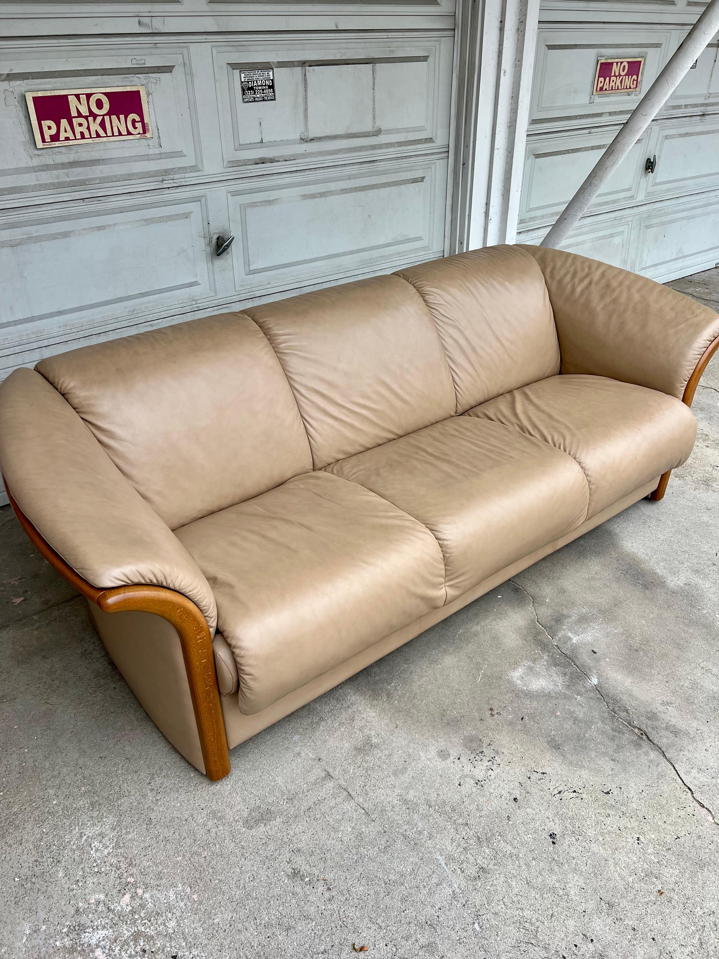 ekornes collection sofa