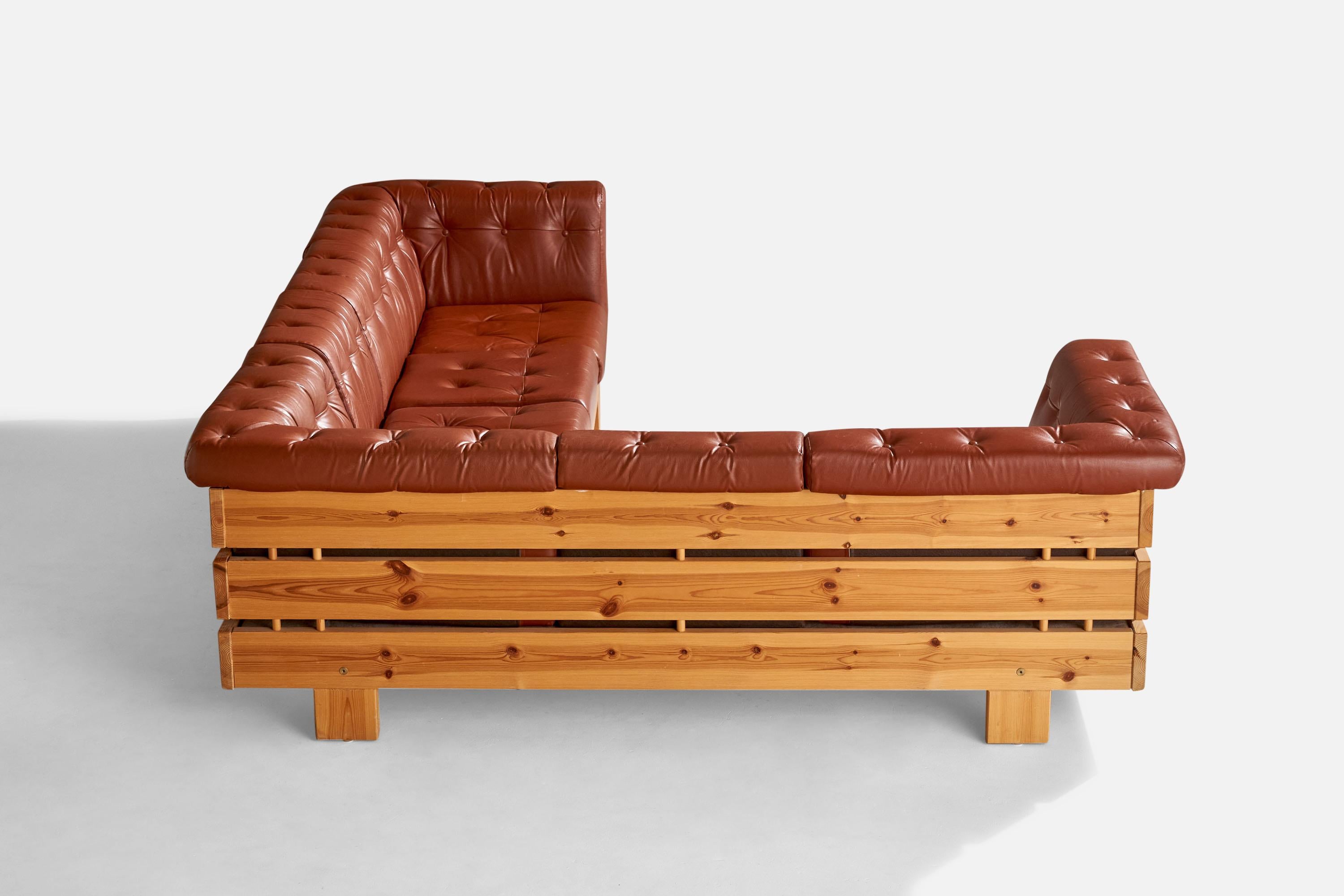 Ekornes Fabrikker, Sectional Sofa, Pine, Leather, Norway, 1970s In Good Condition In High Point, NC