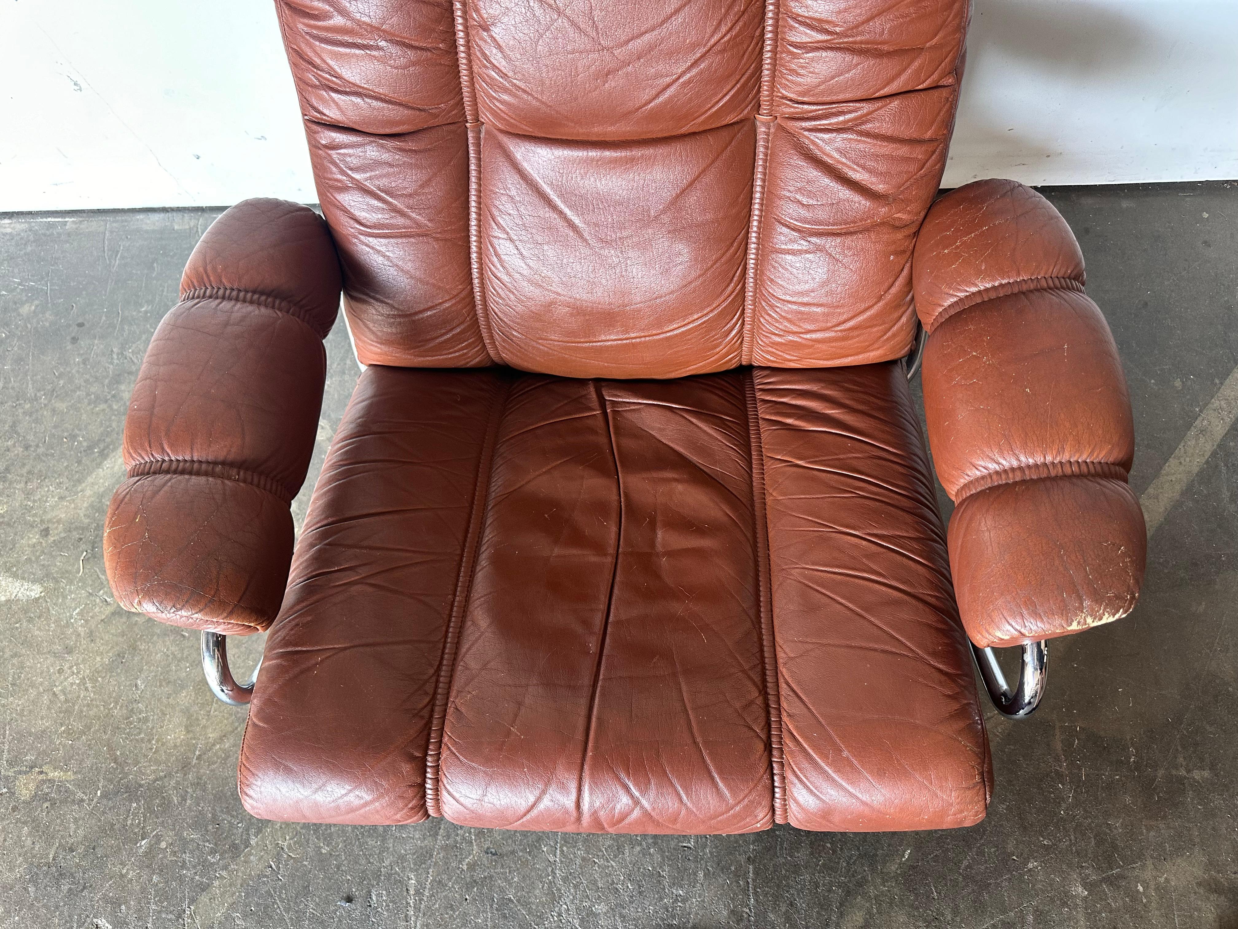 Ekornes Leather Stressless Lounge Chair and Ottoman in Burnt Orange For Sale 2