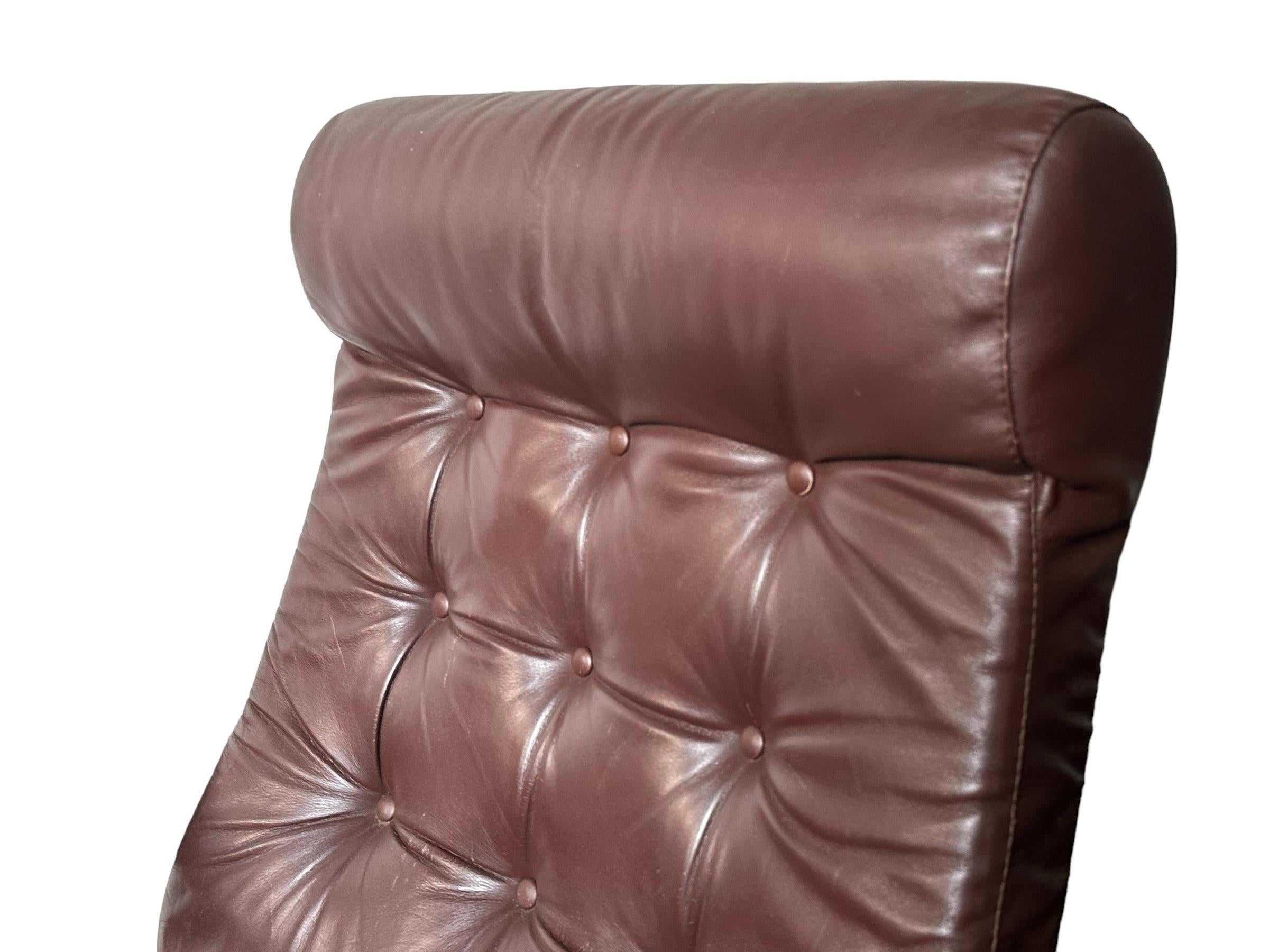 Ekornes Leather Stressless Lounge Chair and Ottoman on Brass Frame For Sale 1