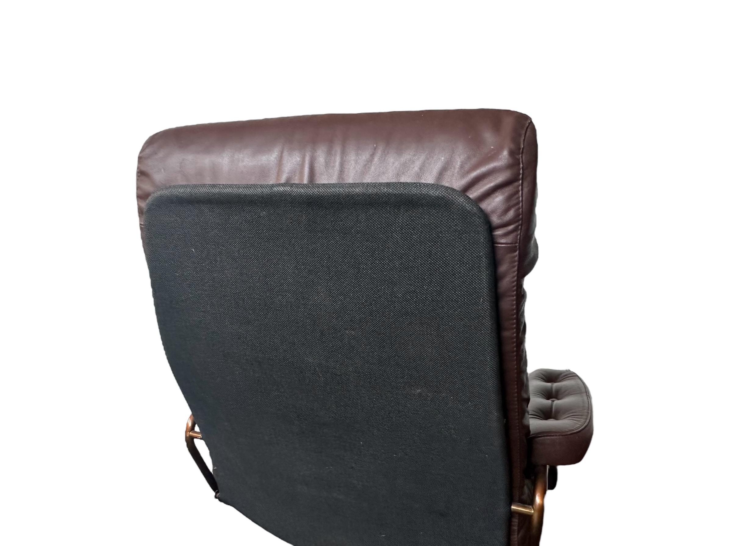 Ekornes Leather Stressless Lounge Chair and Ottoman on Brass Frame For Sale 2