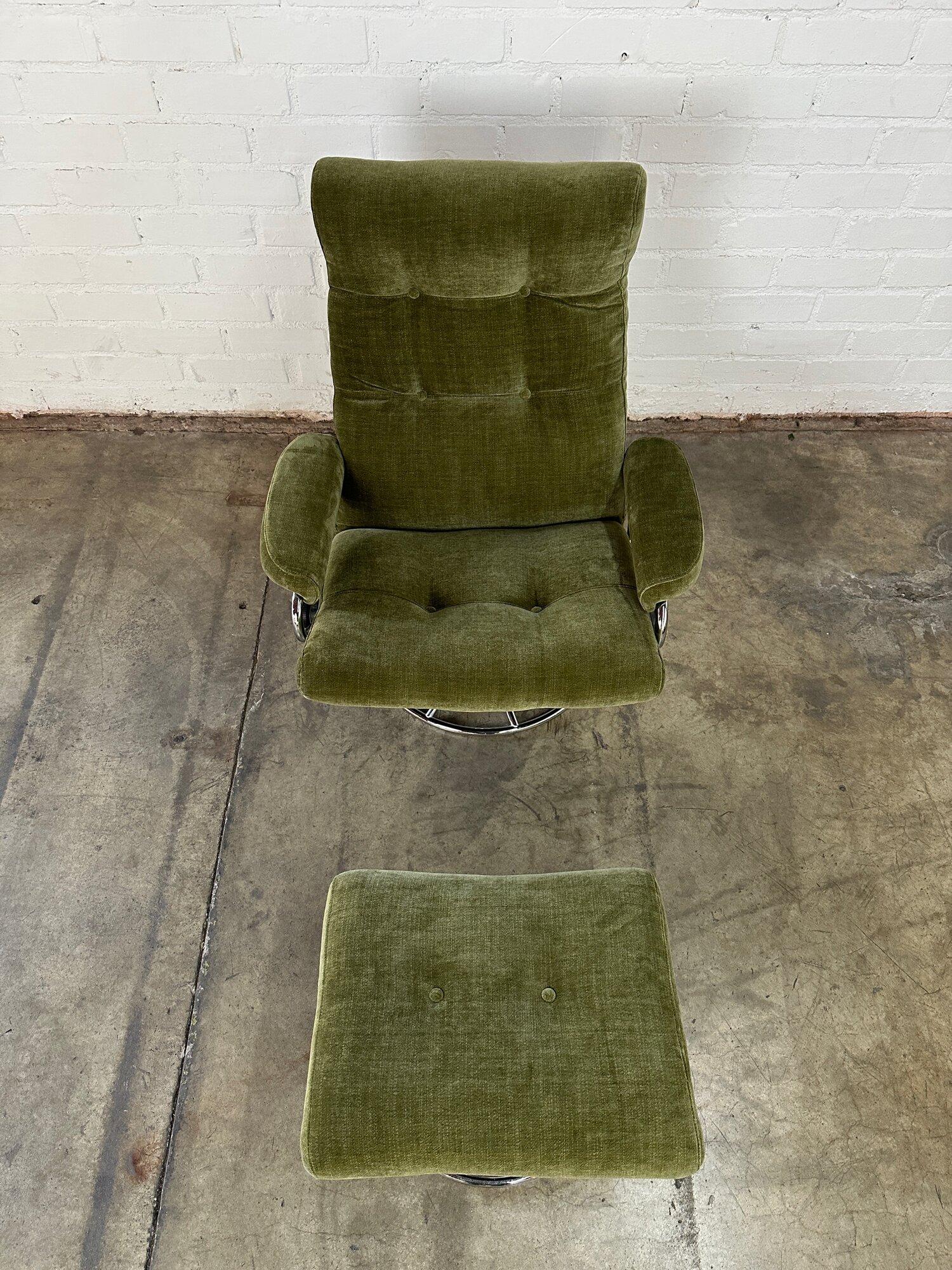 Ekornes Lounge Chair & Ottoman in Green 5