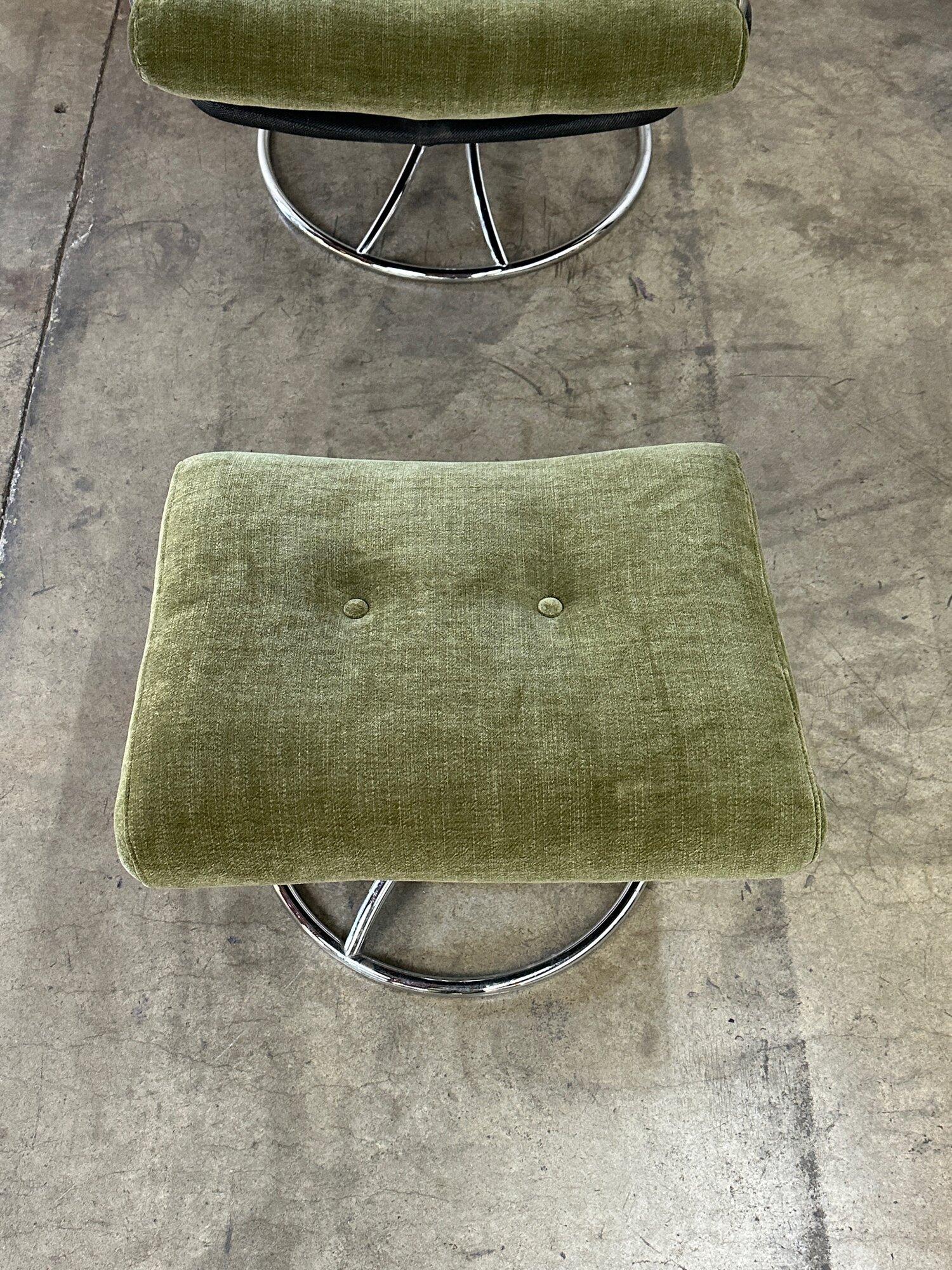 Ekornes Lounge Chair & Ottoman in Green 11