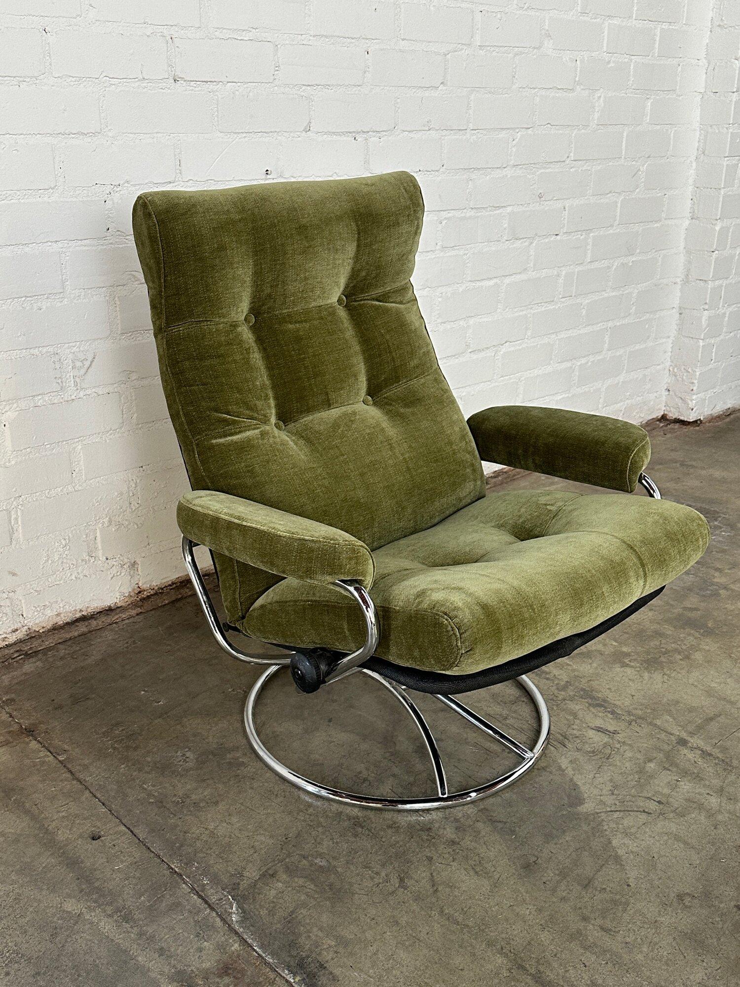 Late 20th Century Ekornes Lounge Chair & Ottoman in Green