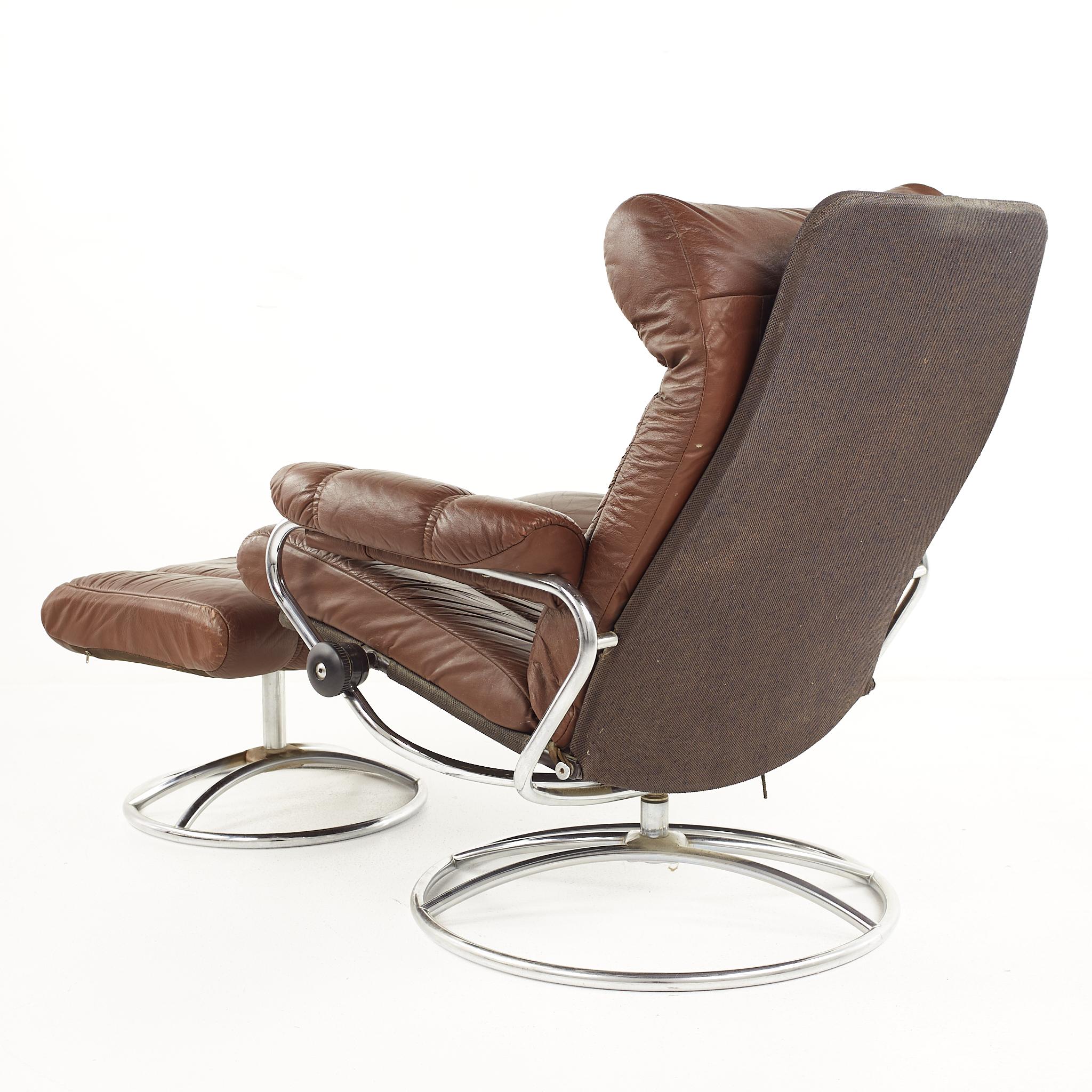 Late 20th Century Ekornes Mid-Century Chrome and Leather Stressless Lounge Chair and Ottoman