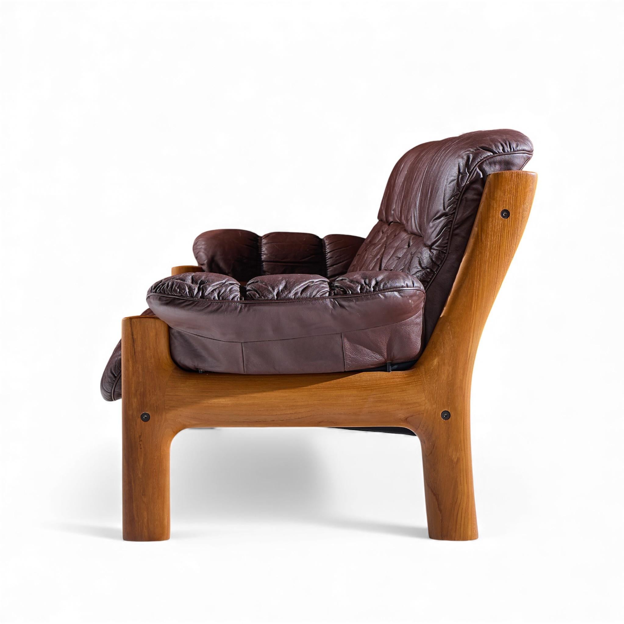 Norvégien Ekornes Mid Century Norwegian Teak and Leather Montana Sofa (Canapé Montana en teck et cuir) en vente