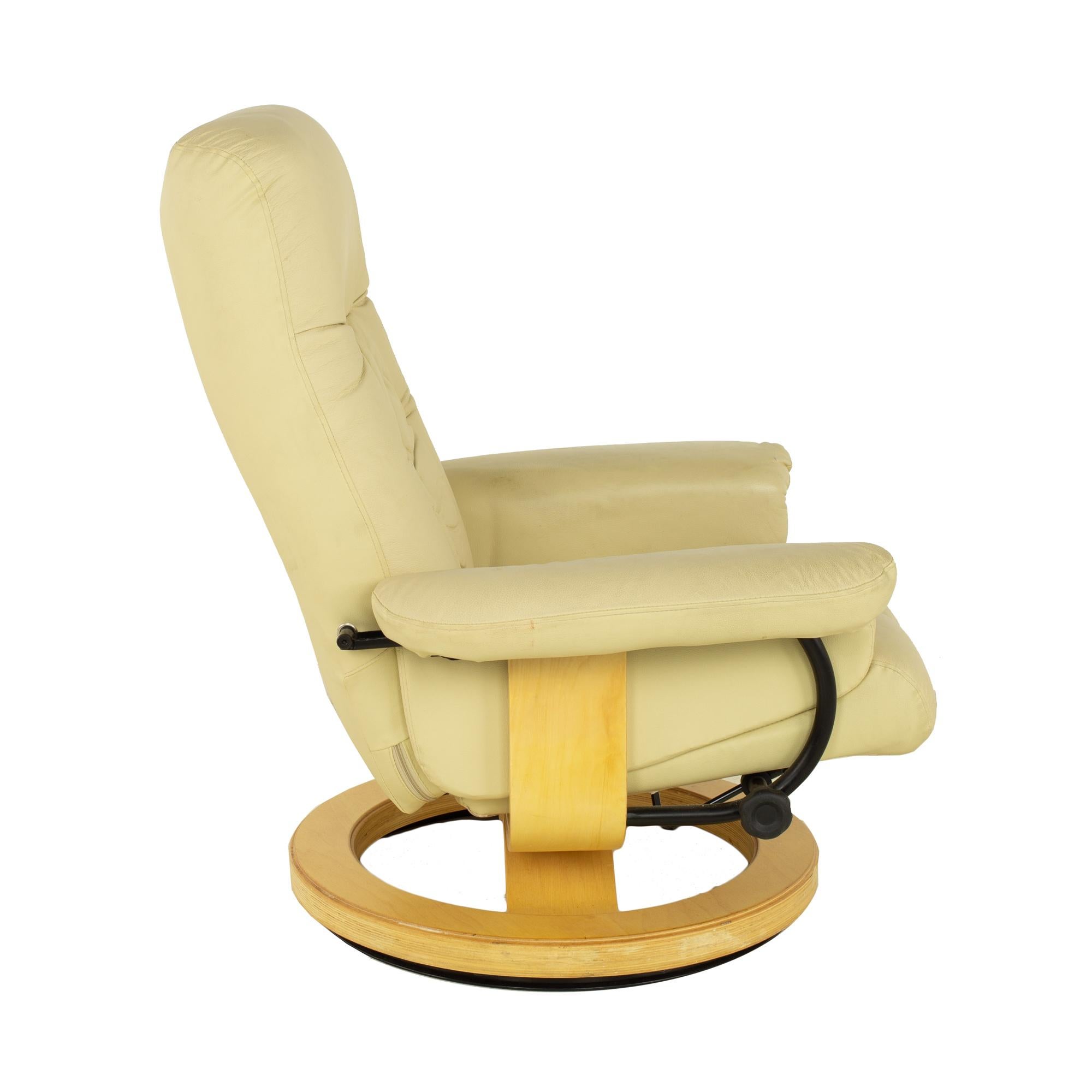 Late 20th Century Ekornes Stressless Style Mid Century Leather Lounge Chair and Ottoman