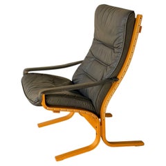 Ekornes Norwegian Lounge Chair – MCM Grey Leather & Bentwood Frame Armchair