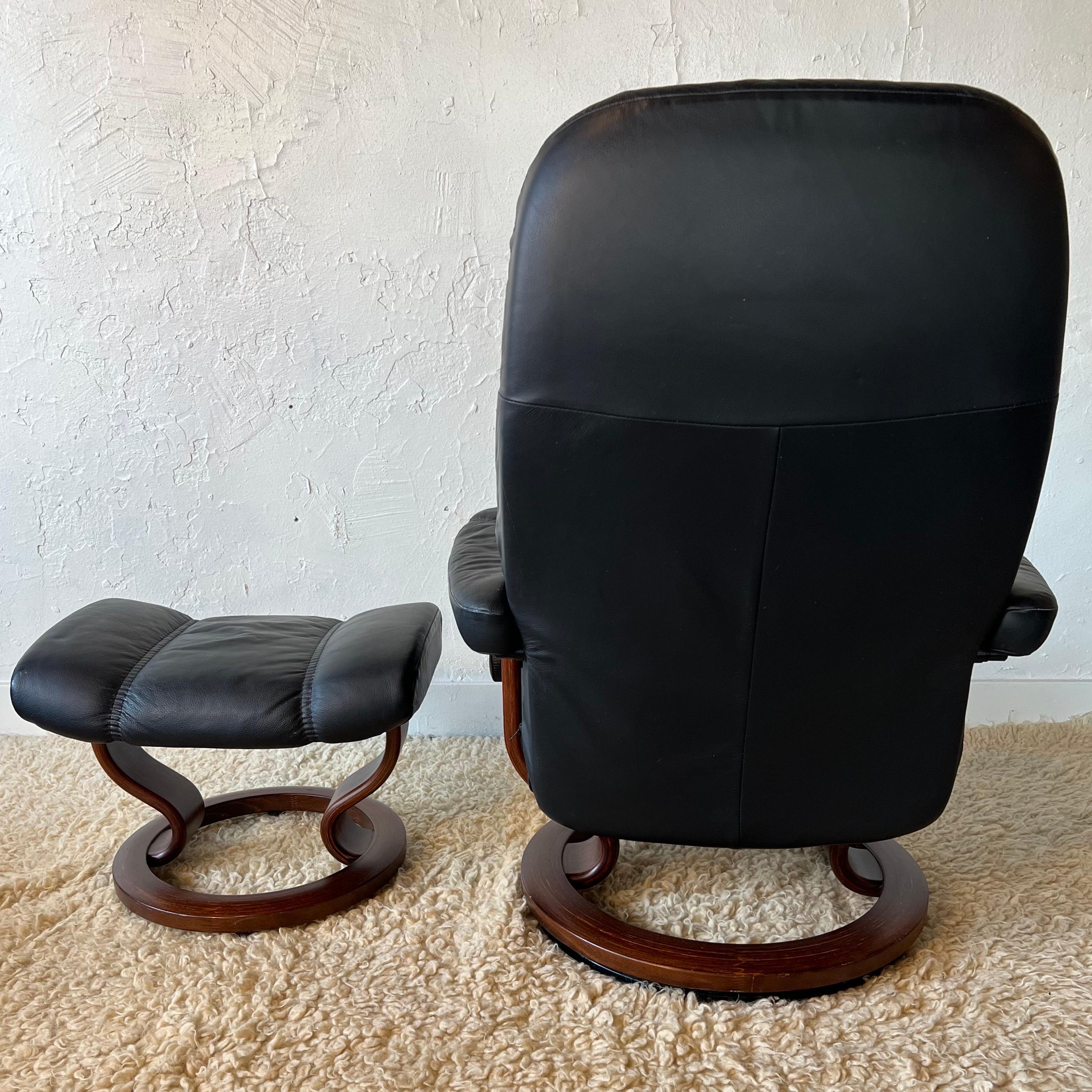 Ekornes  Stressless  adjustable black leather Lounge and Ottoman  made in Norway In Good Condition In Philadelphia, PA