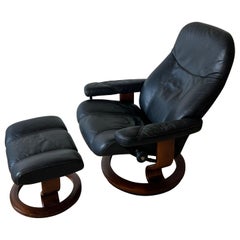 Retro Ekornes  Stressless  adjustable black leather Lounge and Ottoman  made in Norway