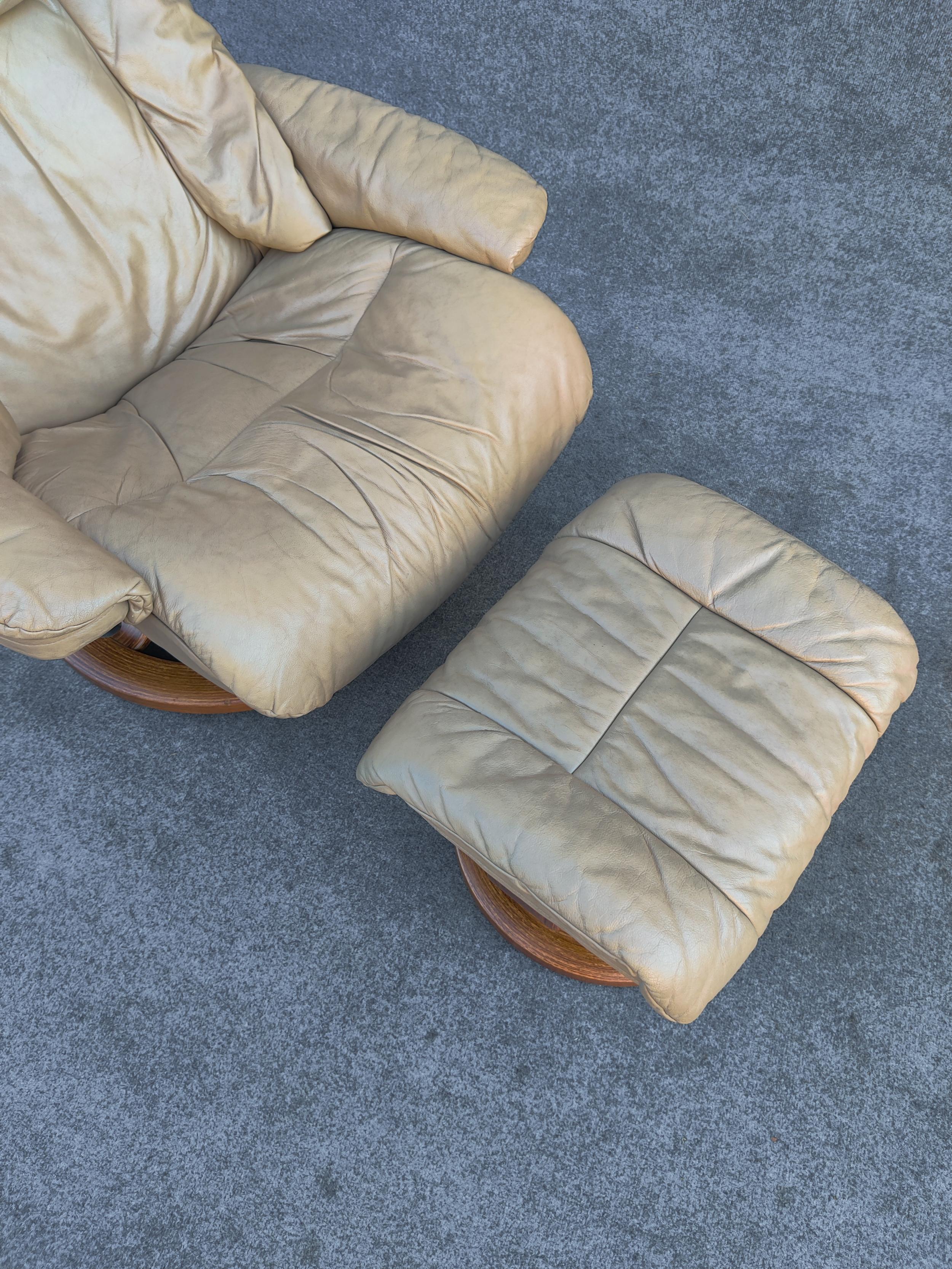 Ekornes Stressless Adjustable Sandstone Leather Recliner Ottoman Norway Medium For Sale 4
