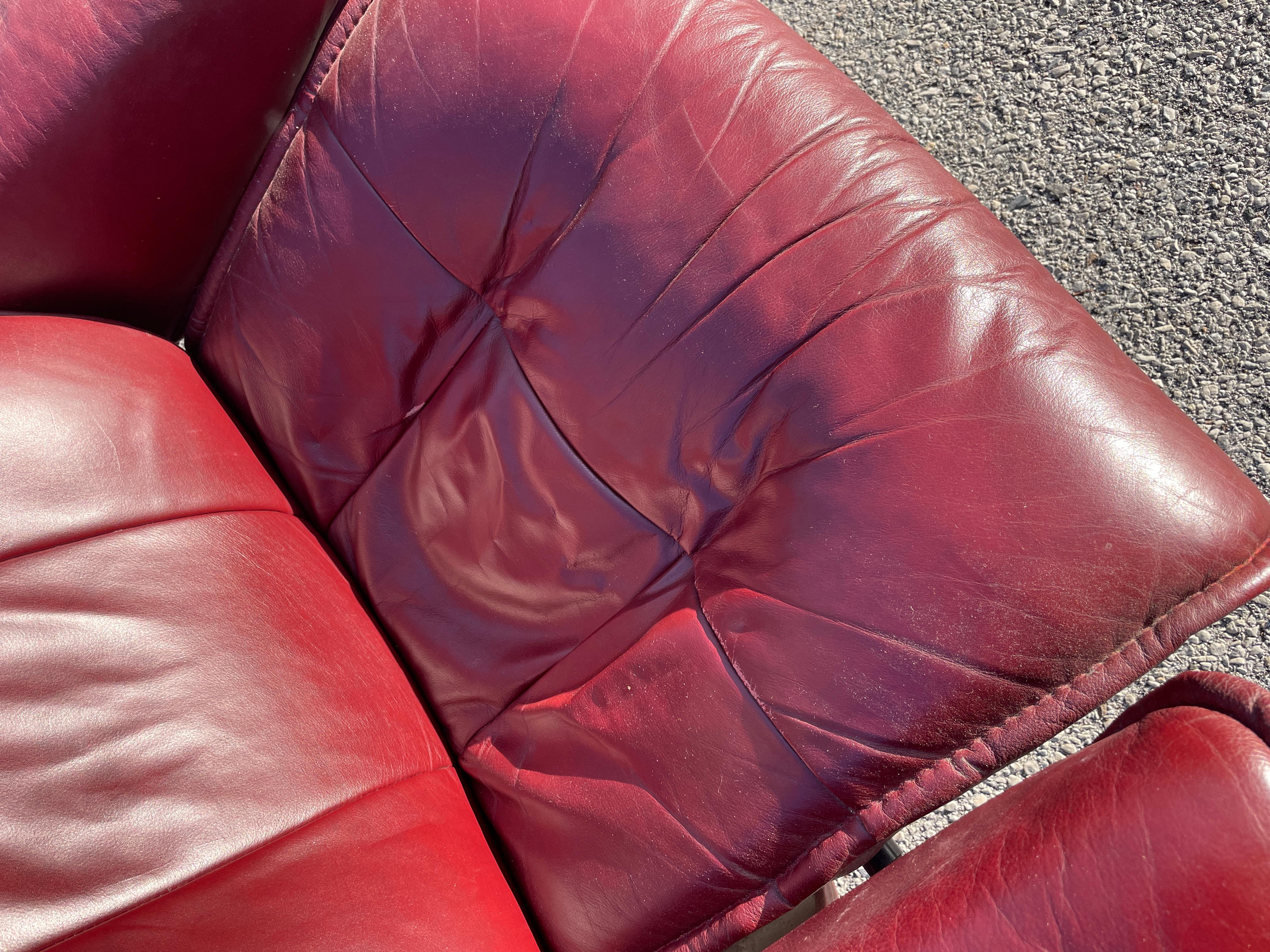 Ekornes Stressless Admiral Maroon Leather Recliner and Ottoman In Good Condition In Media, PA