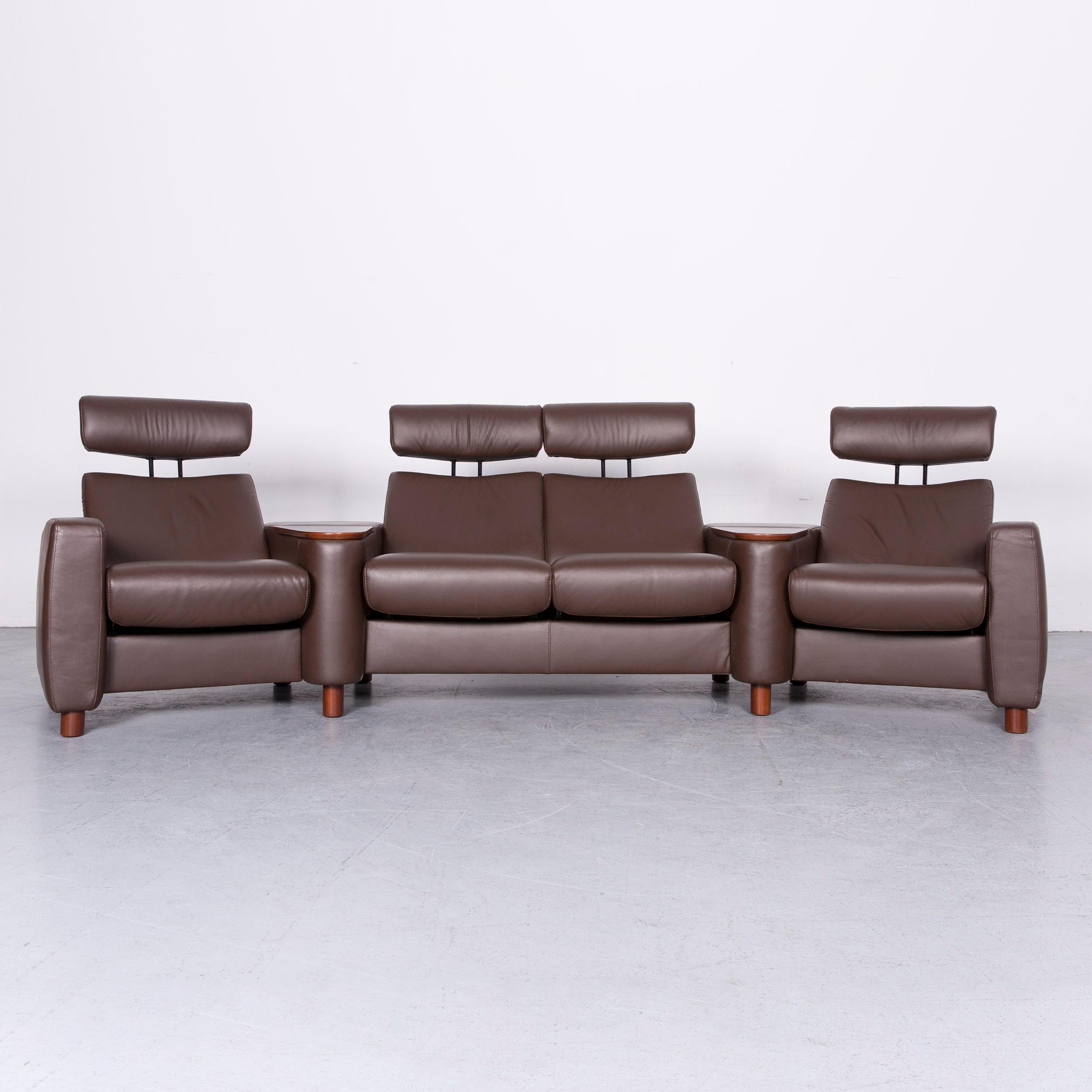 We bring to you an Ekornes Stressless Arion sofa brown leather Four-seat with function.







 